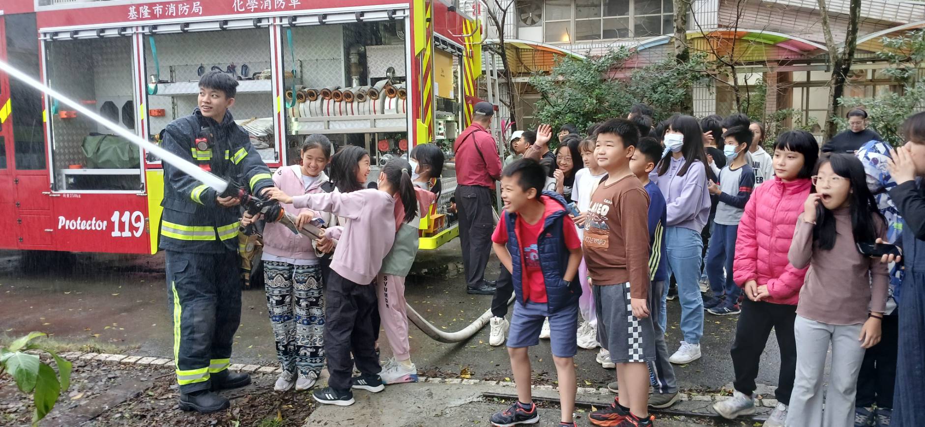 冬季防範一氧化碳中毒 消防宣導深入八堵國小 冬季防範一氧化碳中毒 消防宣導深入八堵國小