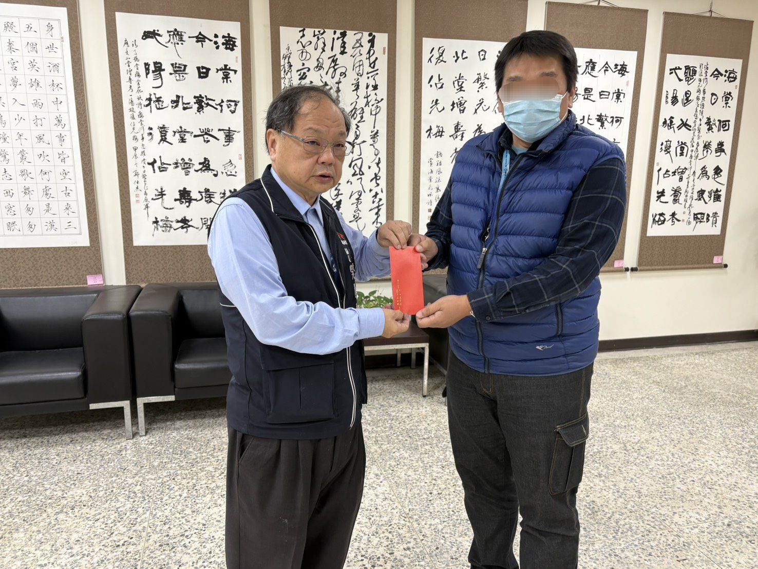譴責暴力行為！　梧棲區公所派員勸導設立施工告示遭施暴 民政局長慰問同仁並支持提告