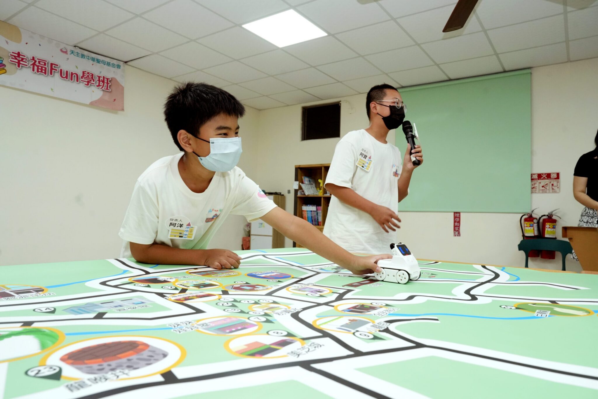 中華聖母基金會課輔班成果展 偏鄉孩子手繪地圖挑戰機器人 中華聖母基金會課輔班成果展 偏鄉孩子手繪地圖挑戰機器人