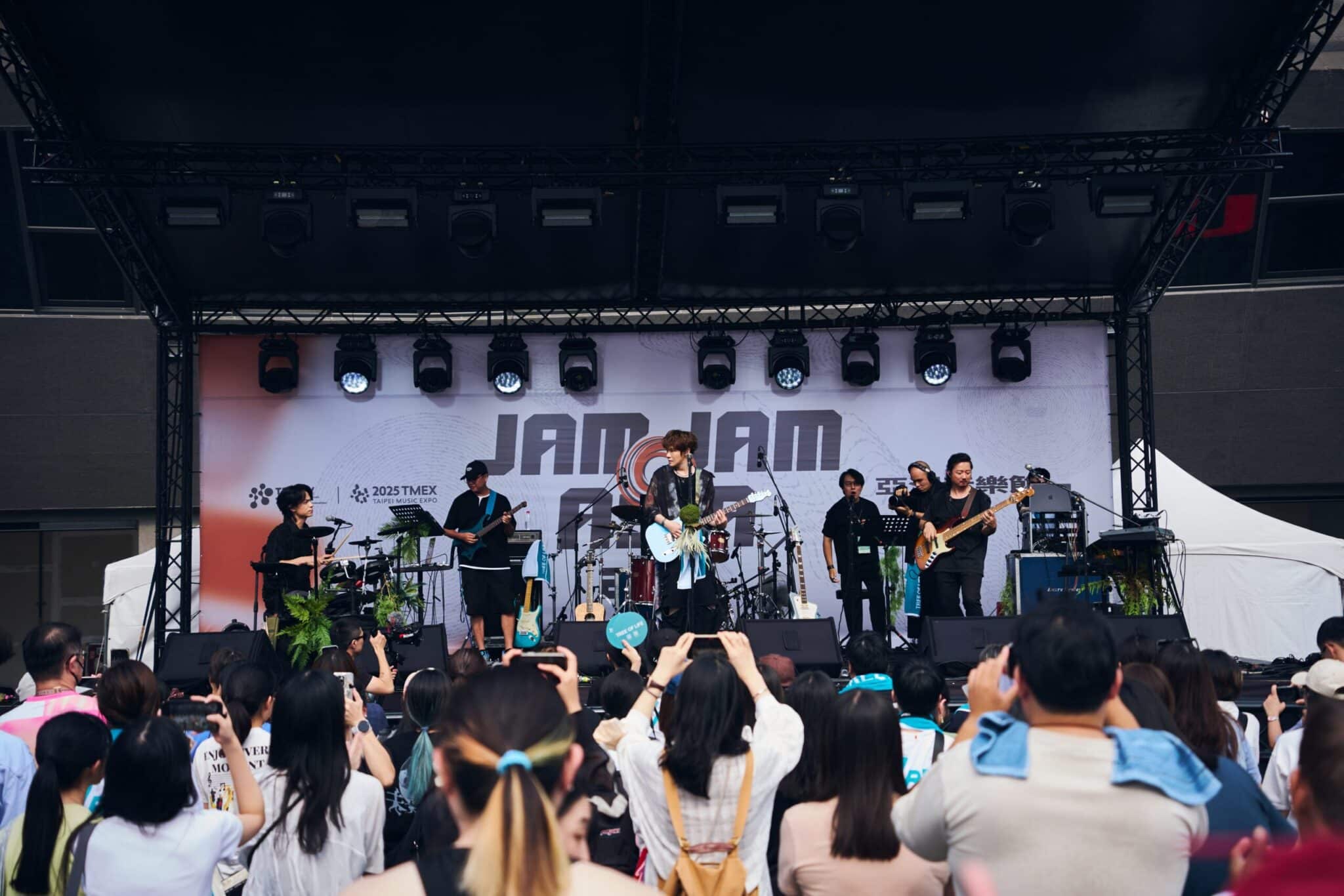 夏季北流高溫體力試煉場 生命樹汗炸 JAM JAM ASIA 攜好友陳謙文用音樂衝破熱浪