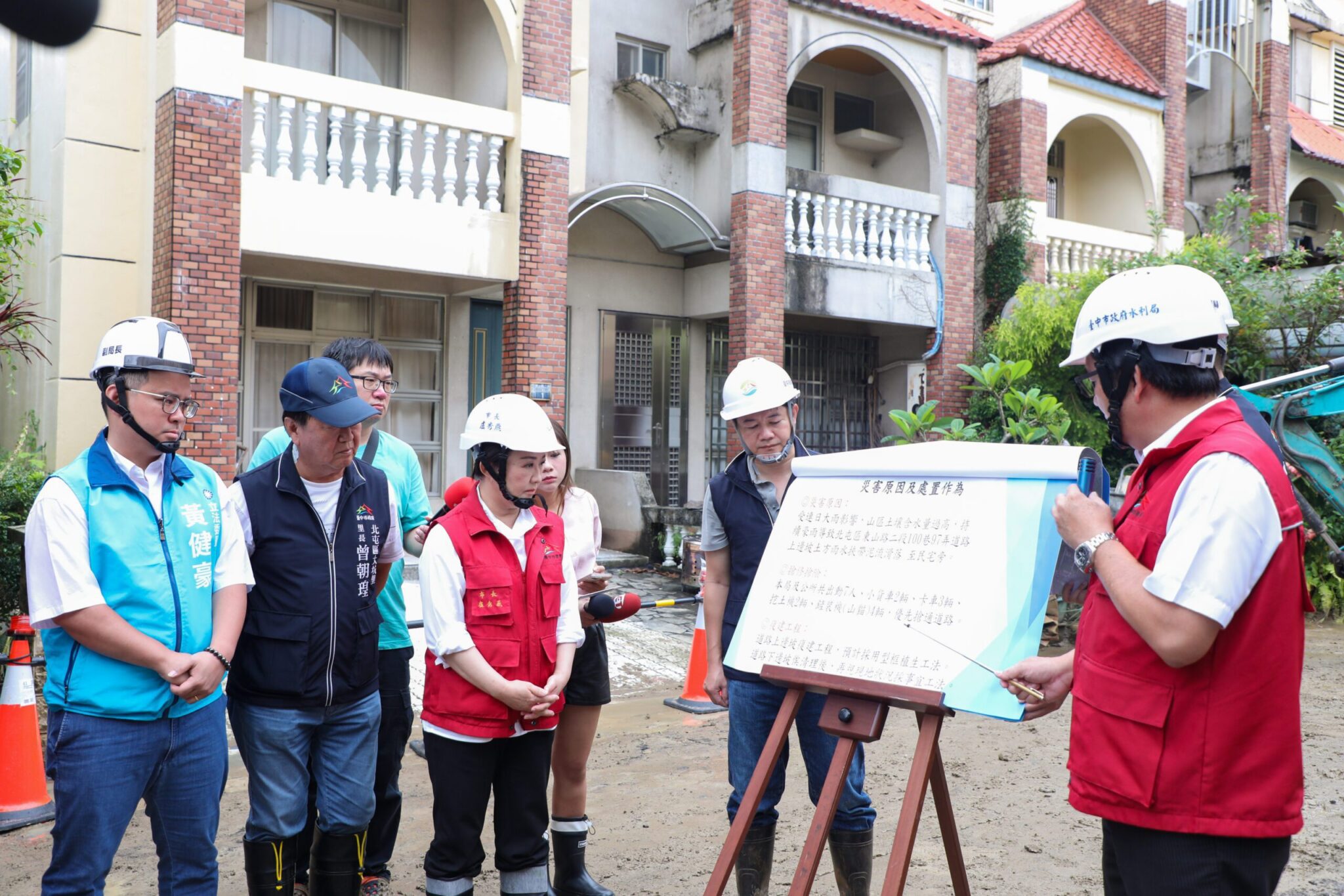 7月雨量破21年紀錄！ 北屯、石岡邊坡滑落波及6戶　盧市長親勘災指示：全力復原、保障居民安全