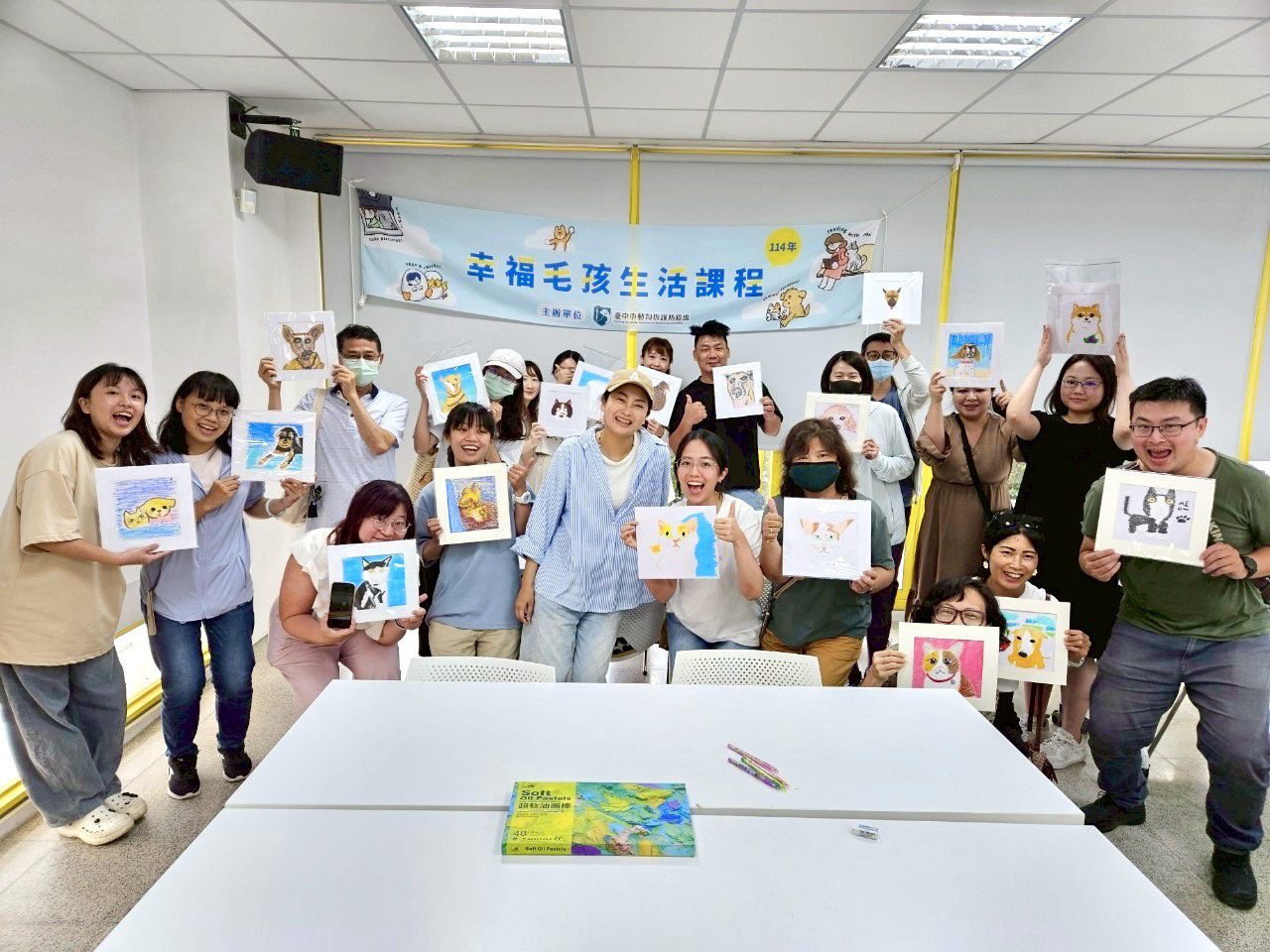畫出毛孩的獨特模樣　台中動物之家蠟筆課程暖心開畫
