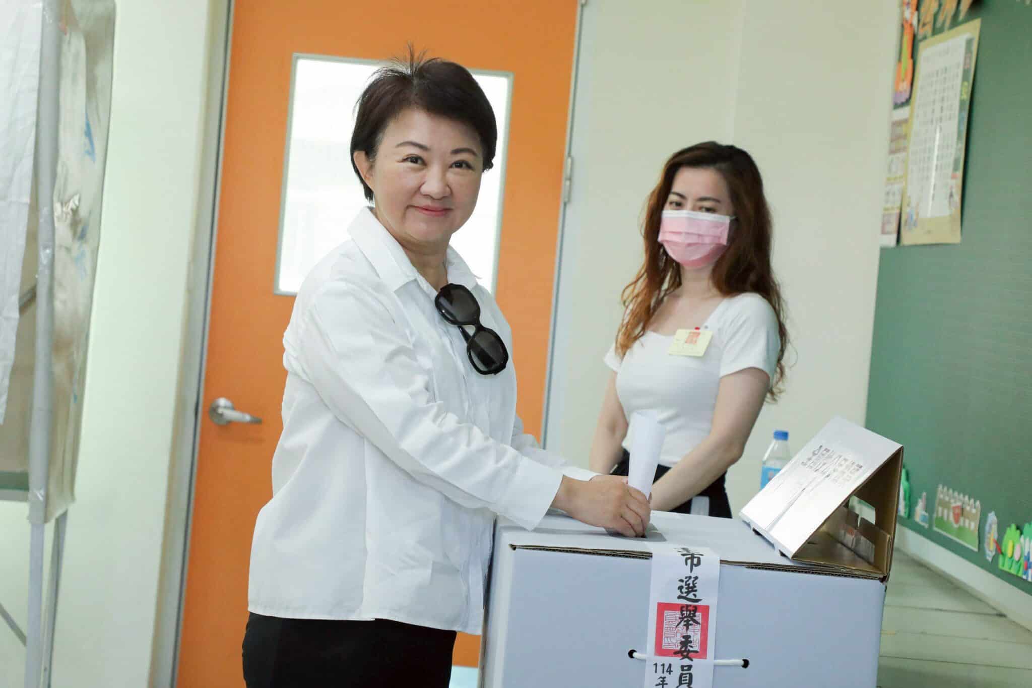 核三重啟公投、台中3選區立委罷免案投票今登場 盧市長赴健行國小投票