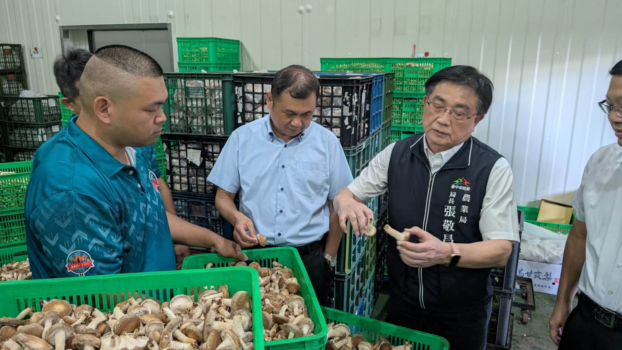 中市雙獲114年全國十大績優農業產銷班　農業局長致贈紅榜祝賀！