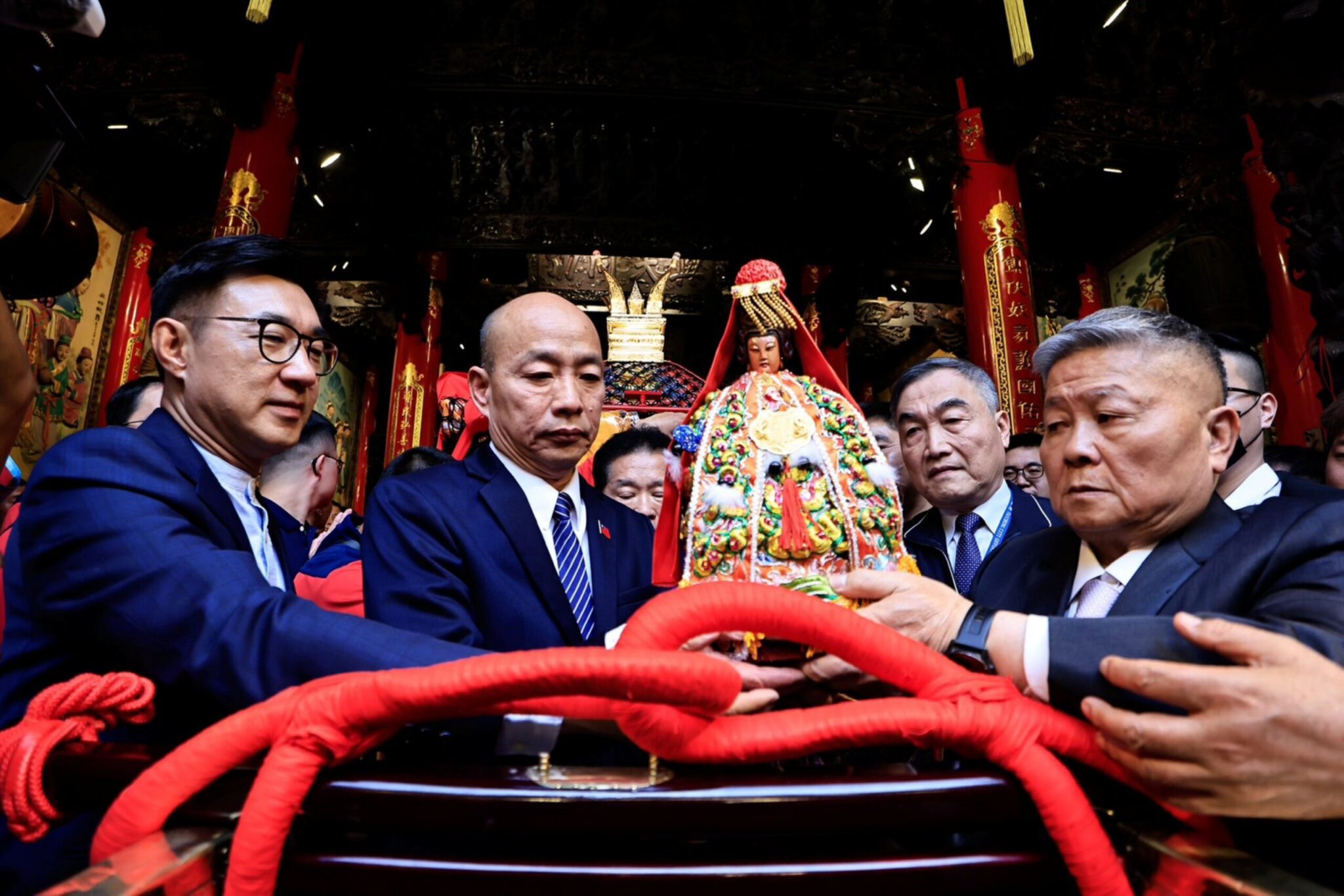 大甲媽今起駕遶境賜福　黃副市長恭請上轎祈求台灣國泰民安