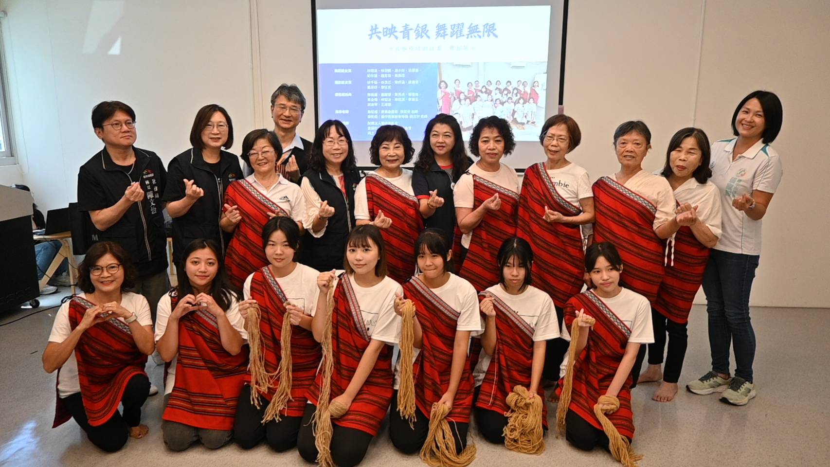 青銀共舞點亮未來　山海屯女孩展現培力成果