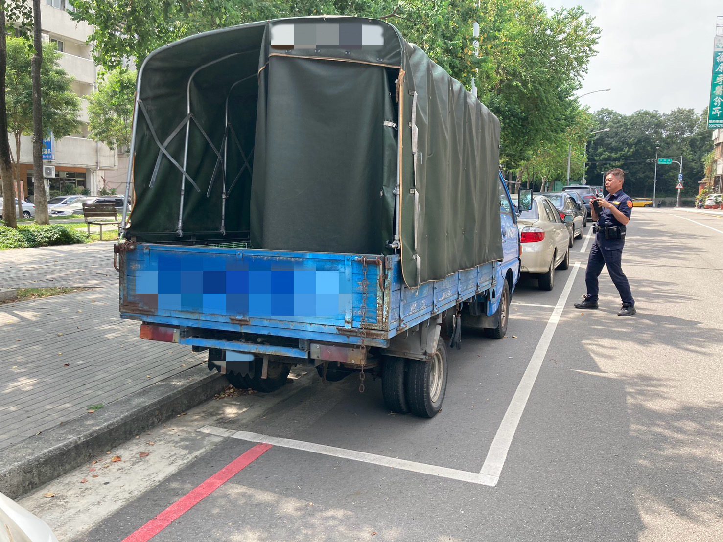 全市巡查蒐證！　中市府祭鐵腕打擊「無牌車」占用車格 第一時間拖吊清除
