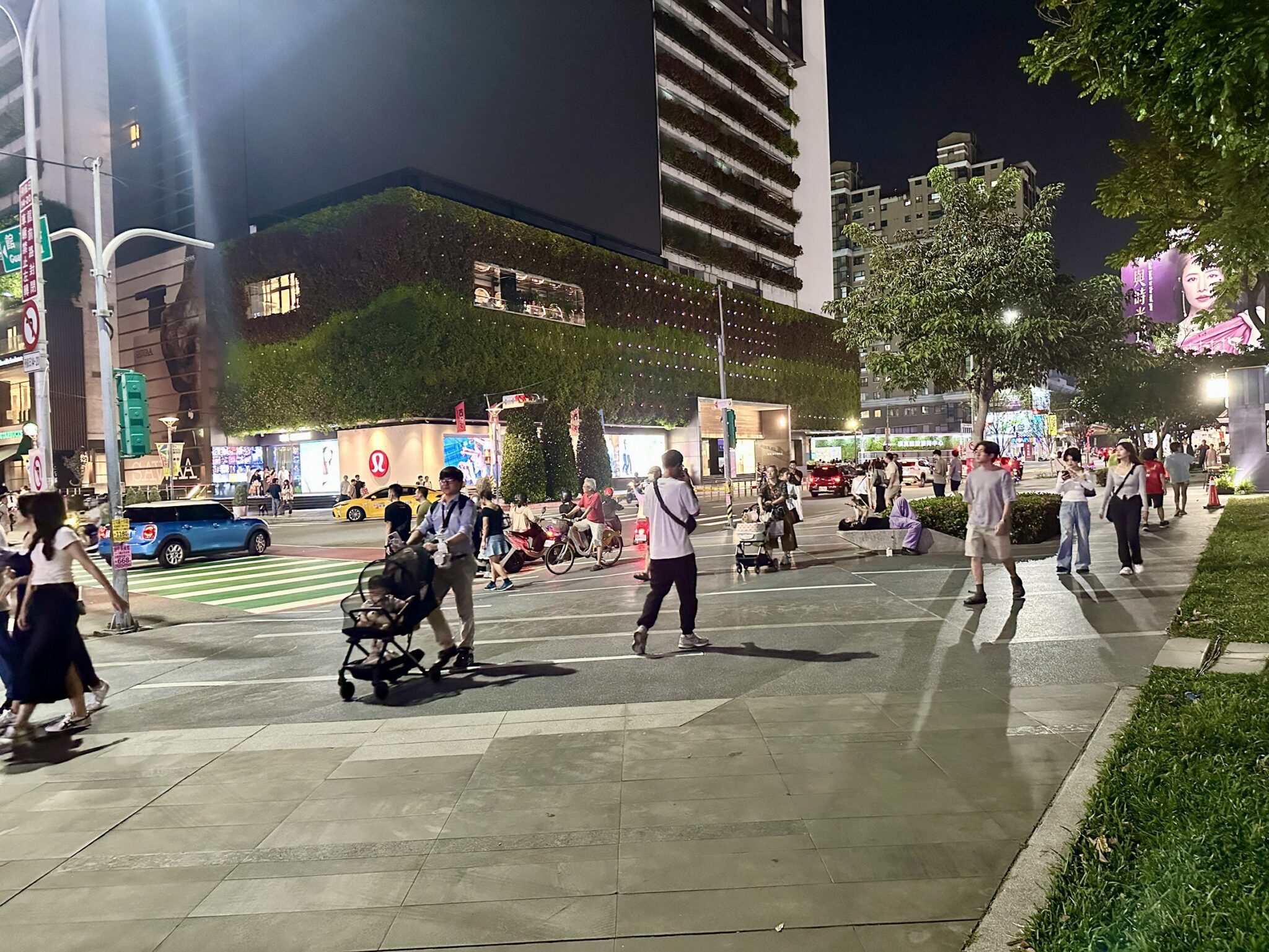 市民「有感」升級！　台中市民廣場步道優化更順暢、夜間更安全 民眾主動致謝市府貼心