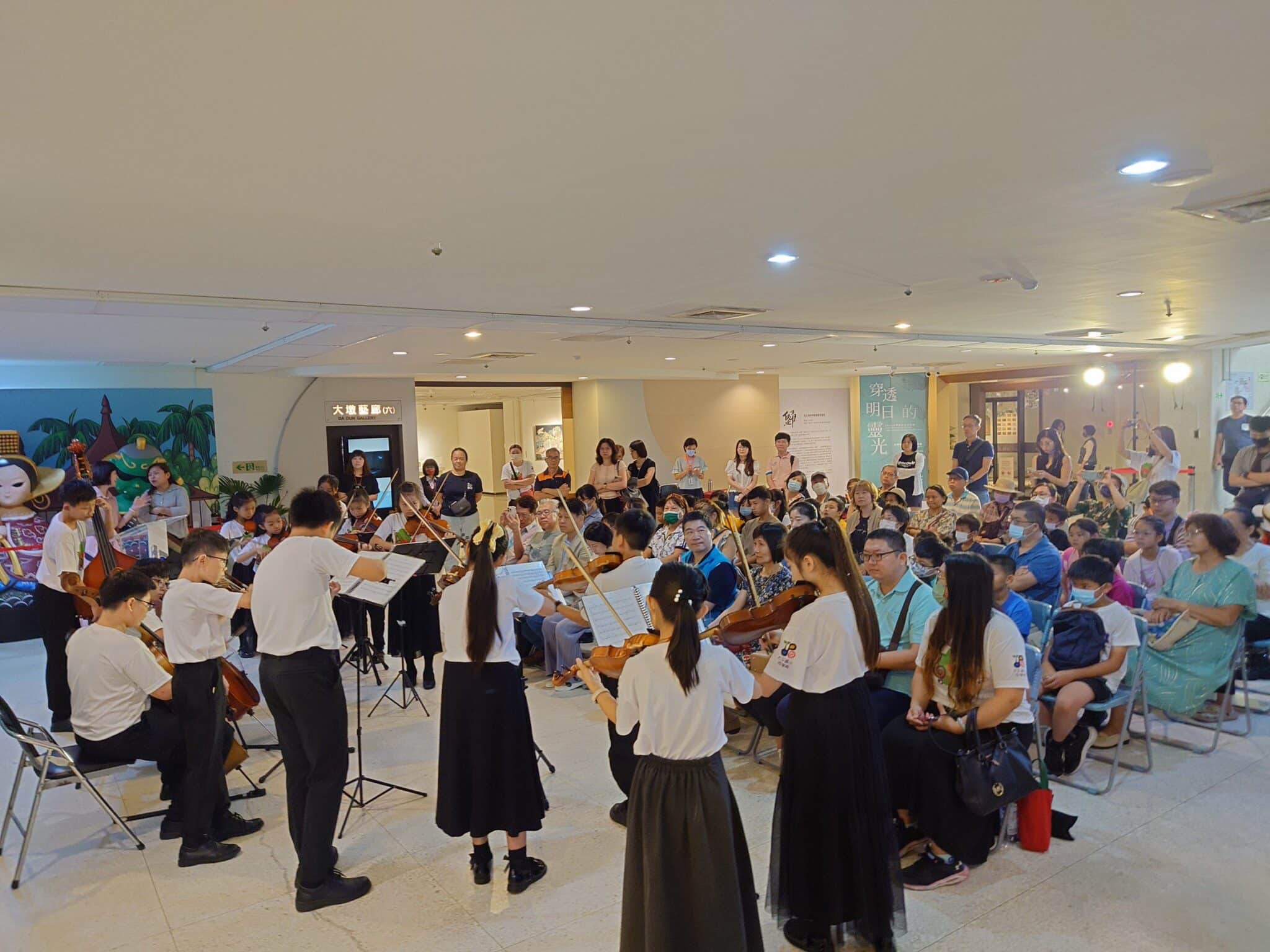 以泥土與植物作畫　吳玳瑩《歸》鄉攜手中市太平學童實踐永續藝術
