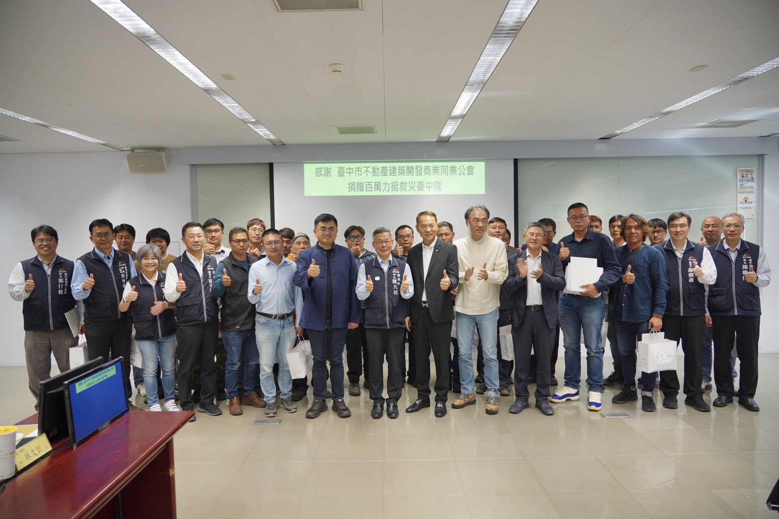 「救災台中隊」跨縣市馳援展現真情　中市表揚救災團隊並獲公會百萬捐助強化物資