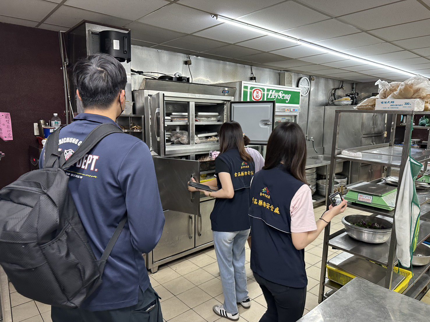 中市府聯合稽查大型用氣餐飲業 　1業者不符規定開罰並限期改善
