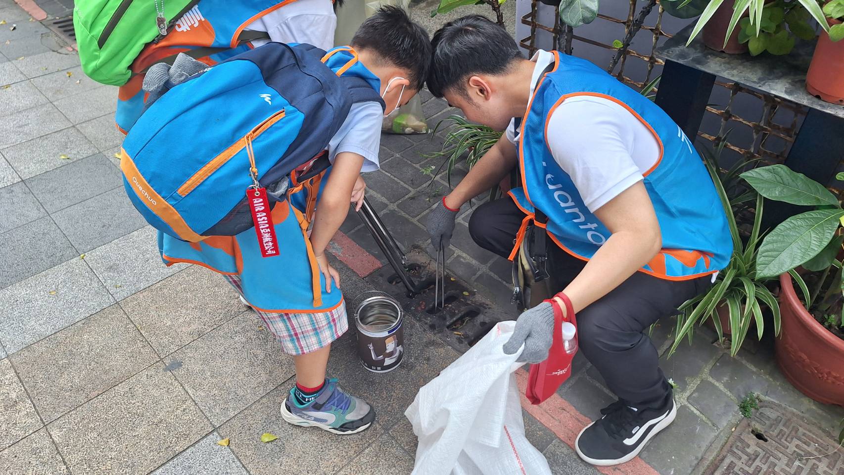 淨街一小時見成效！　中市響應世界地球日 公私攜手淨街維護市容整潔