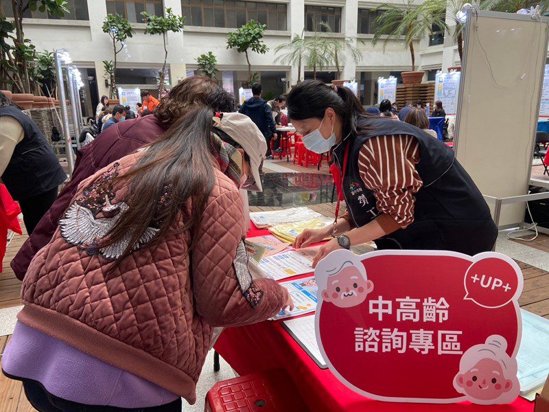 溫馨5月挺您就業！　中市勞工局邀集70家企業、超過5,500個職缺招募人才
