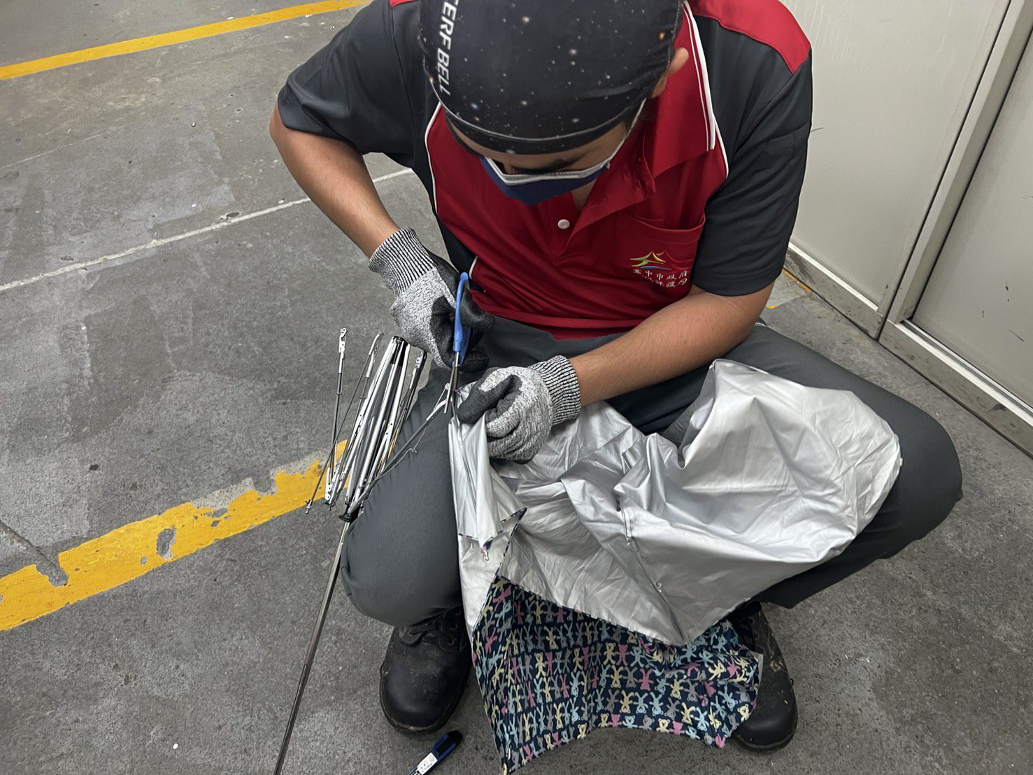 北區清潔隊發揮巧思　廢棄雨傘搖身變環保小物