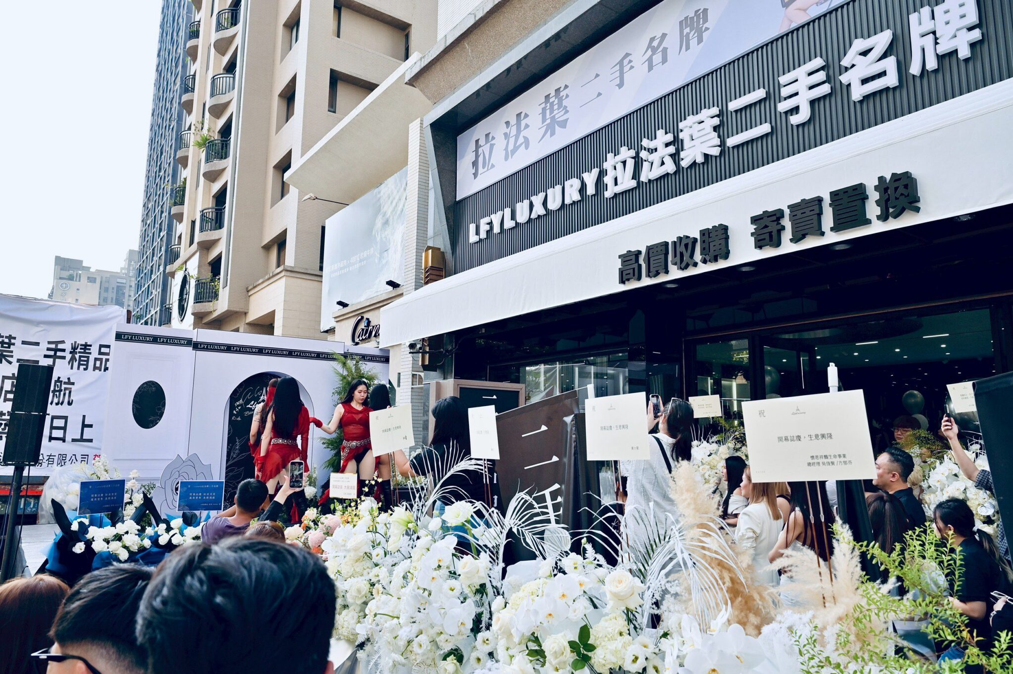 拉法葉二手名牌南台灣旗艦店,昨天下午盛大開幕。業者提供