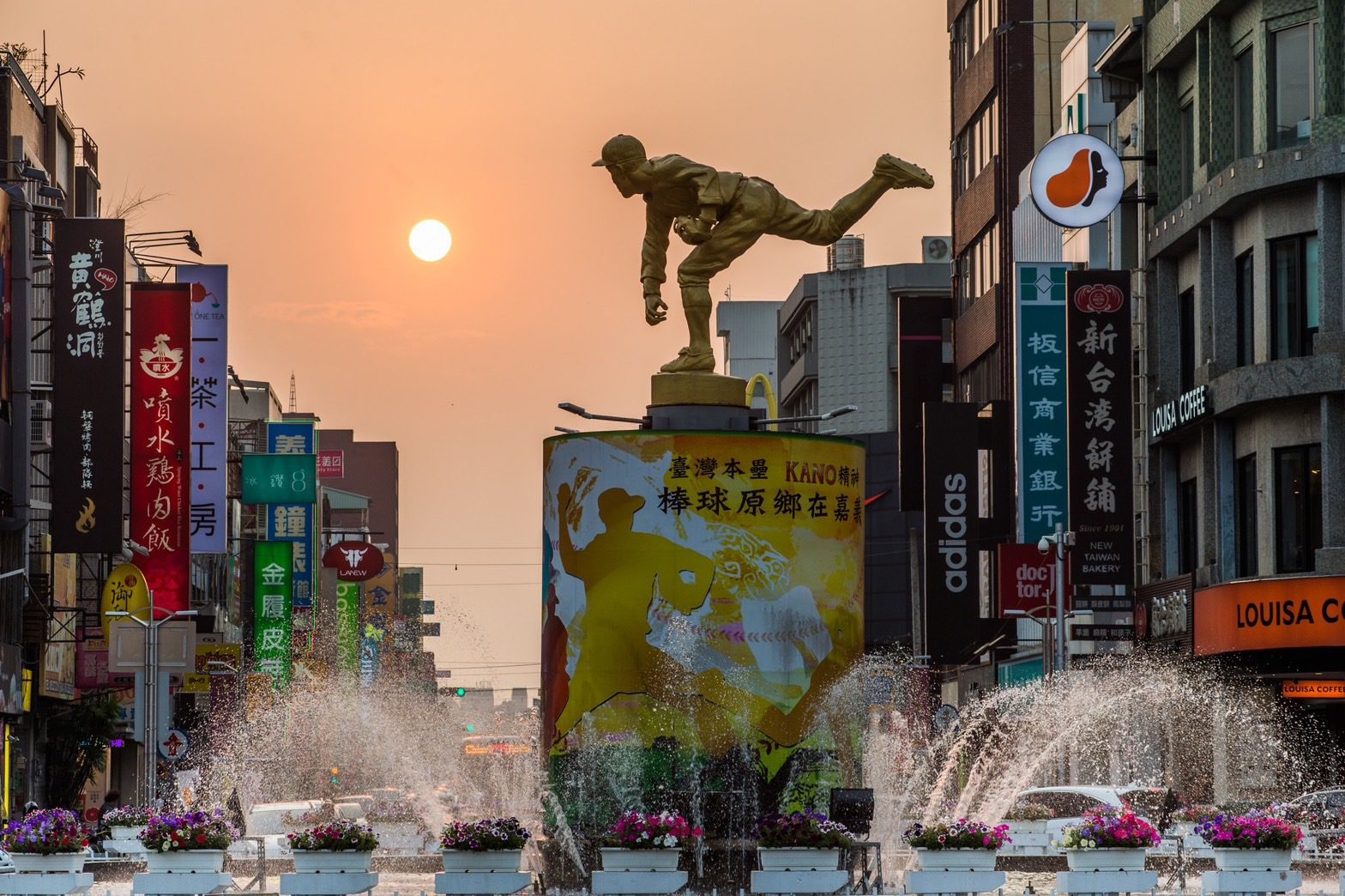 嘉義市中央噴水圓環不會拆 KANO雕像永不放棄精神翻銅更永續 嘉義市中央噴水圓環不會拆 KANO雕像永不放棄精神翻銅更永續