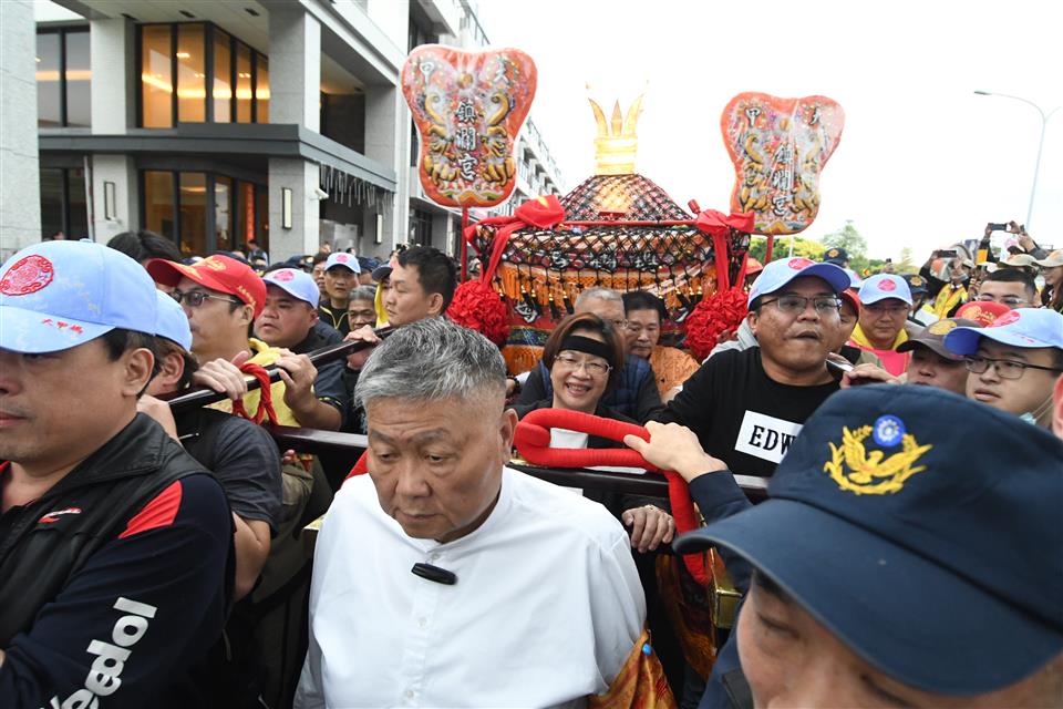 大甲媽祖遶境進入彰化　王惠美接駕祈福國泰民安