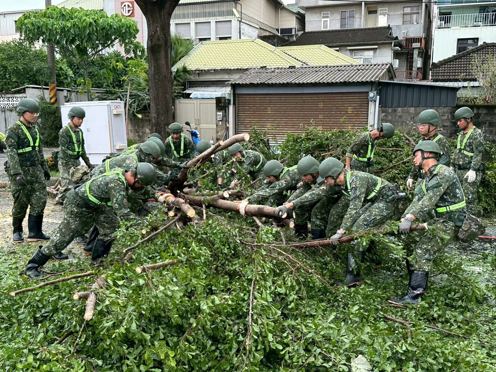 嘉義市府啟動四階段災後復原行動　全市主要幹道已恢復通行