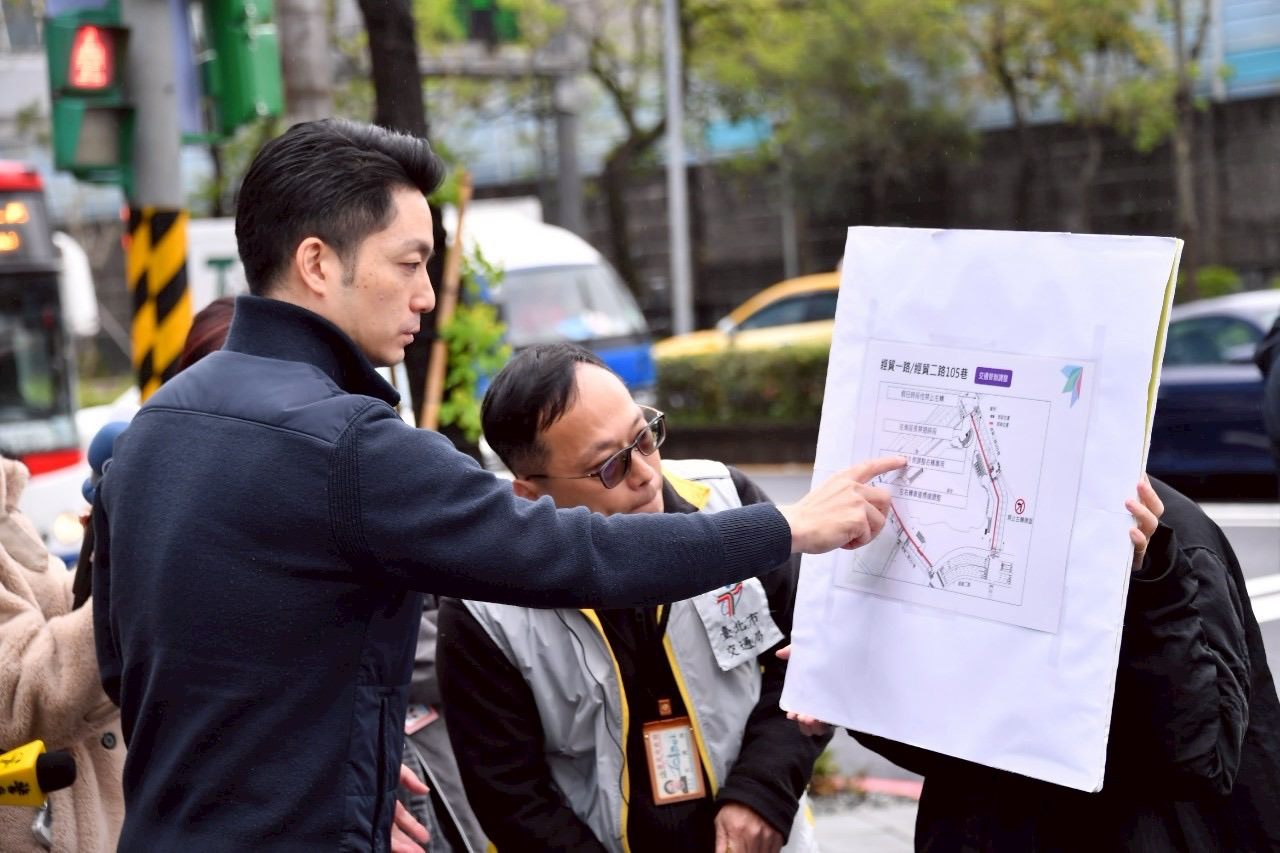 蔣萬安視察南港LaLaport 針對連假車流提前部署交通應變 蔣萬安視察南港LaLaport 針對連假車流提前部署交通應變