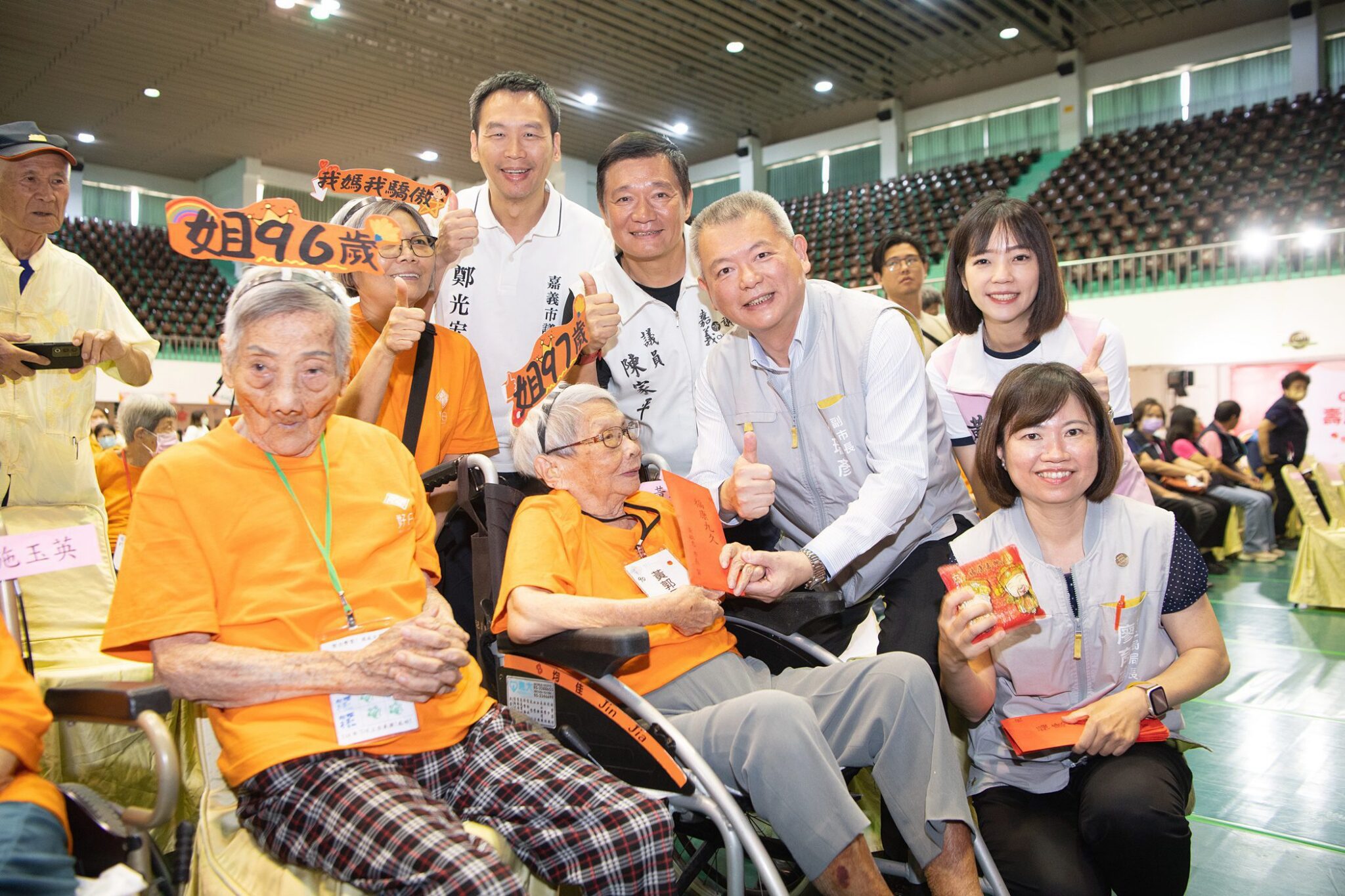 嘉義市長照中心「壽比諸羅SHOW」活動　長輩童心同台秀活力