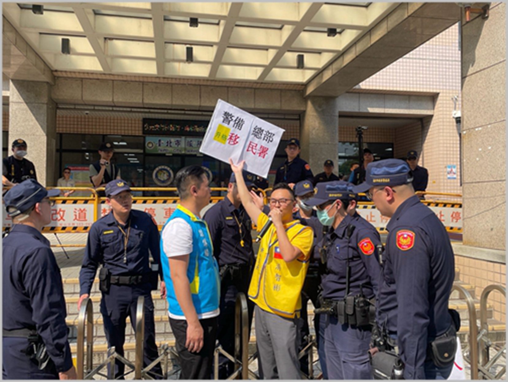 聲援亞亞　新黨青年軍喊該驅逐的是「他」