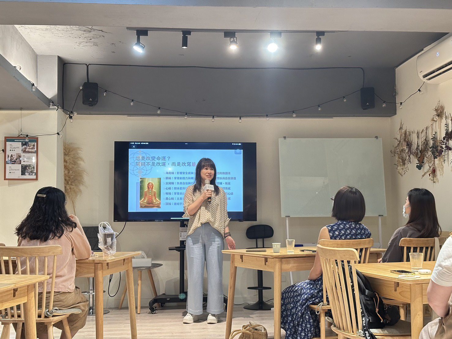 號召身心靈老師以專業助人　心光維度辦公益市集為花蓮重建盡力