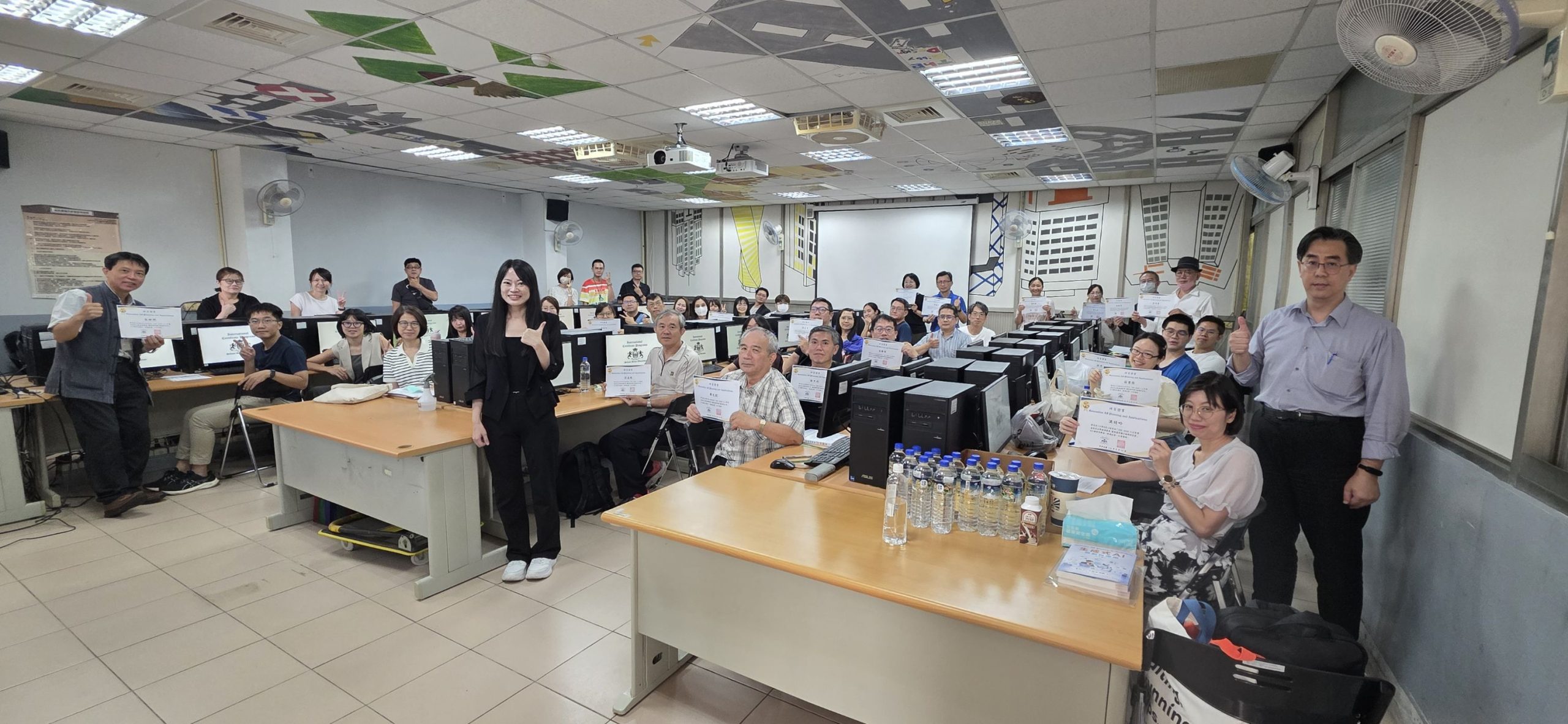崑大互樂系攜手產業推動AI教師培訓 42位學員再考取國際證照 崑大互樂系攜手產業推動AI教師培訓 42位學員再考取國際證照