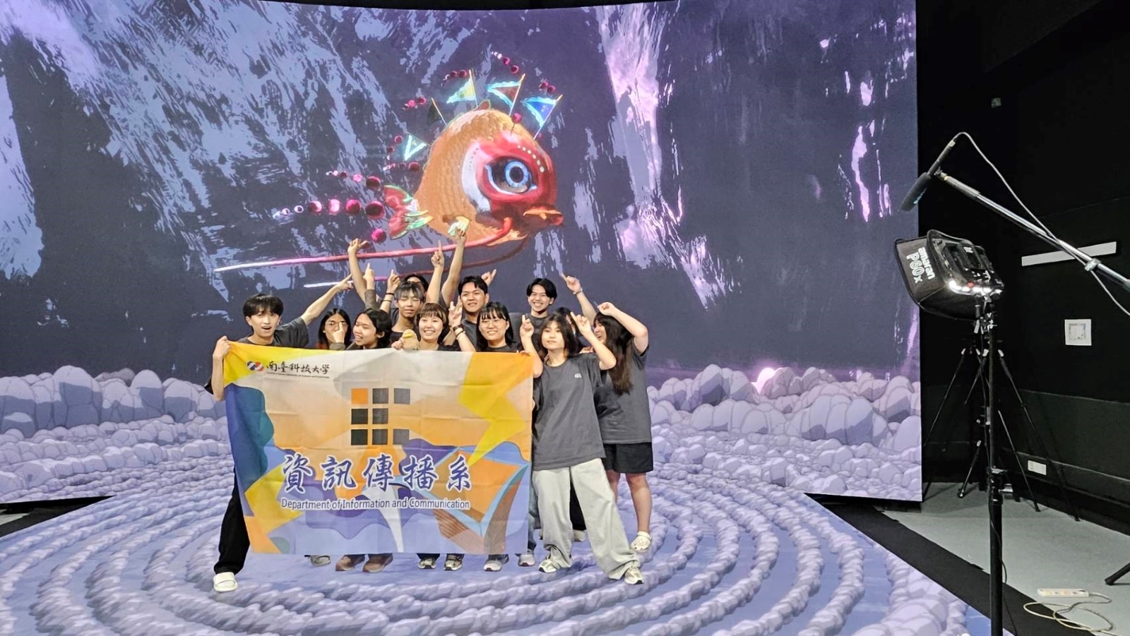 南臺科大資傳系跨海赴星　實戰虛擬製作將「西港文化」推向國際