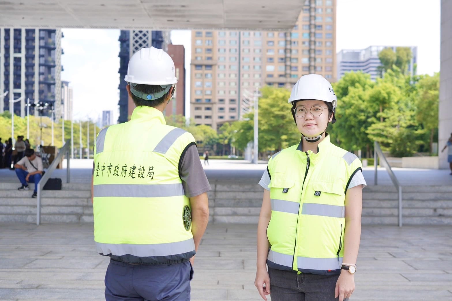 戶外勤務降溫有新招! 中市建設局首次導入「空調服」助第一線同仁防暑降溫 戶外勤務降溫有新招! 中市建設局首次導入「空調服」助第一線同仁防暑降溫