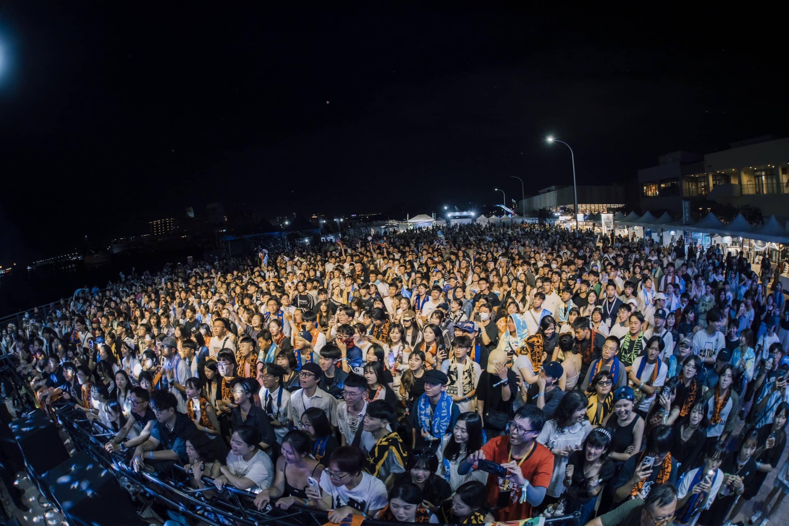 濱海搖滾音樂祭吸引逾3萬人次湧入海線　中市新聞局長：演唱會經濟帶動城市品牌升級