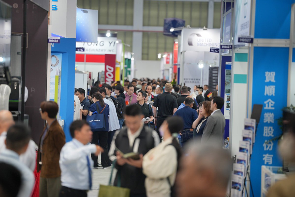 啟用不到半年吸引202萬人次、創658億元商機！　台中國際會展中心「前店後廠」助攻會展經濟 thumbnail