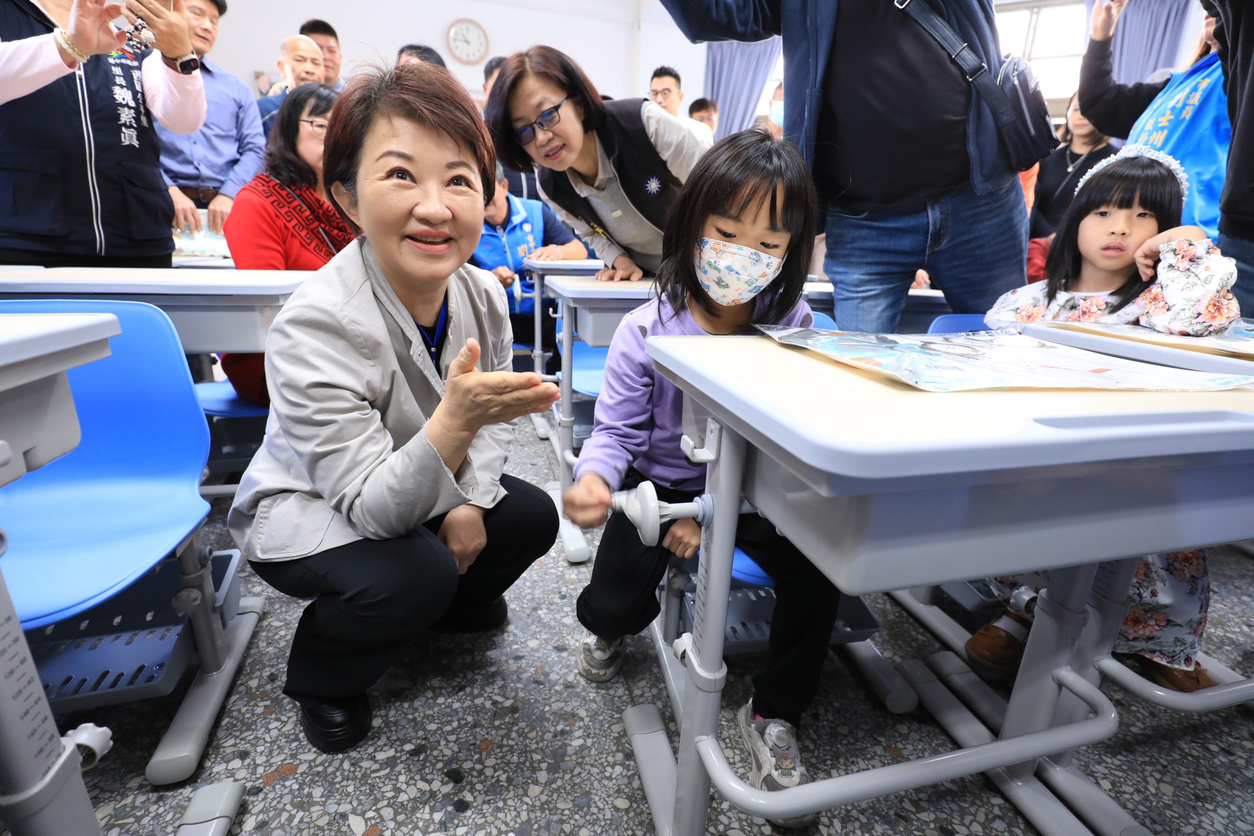 挹注近4.9億元升級學習環境！　中市16萬餘套可調式課桌椅開學前全面到位