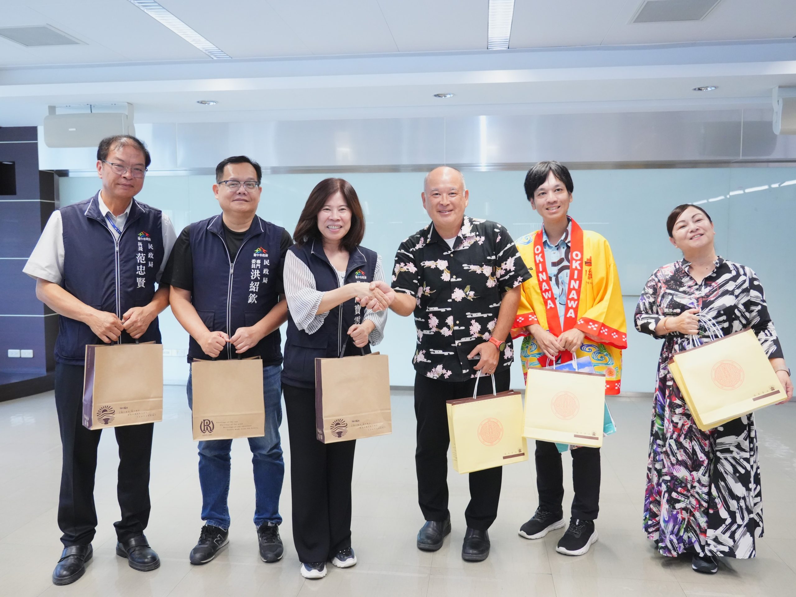 台中市民聯合婚禮首航沖繩　沖繩婚禮觀光團隊訪中市府 攜手打造66對新人專屬迎賓盛典