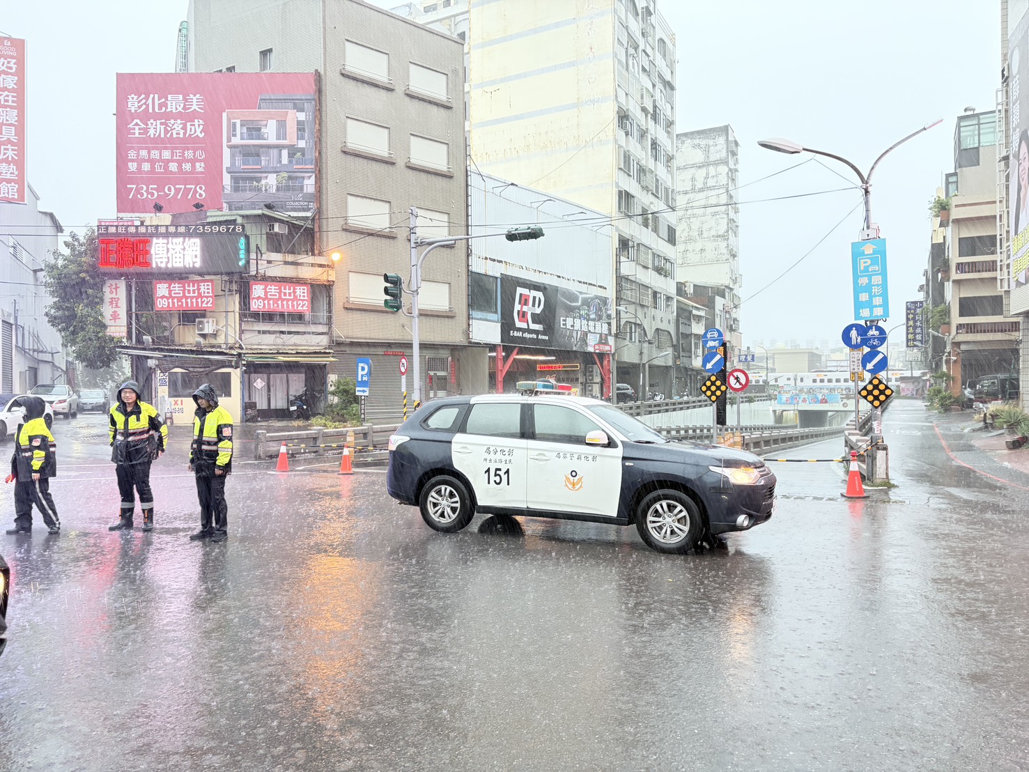 彰化民生、曉陽地下道積水嚴重　警方即時封路管制