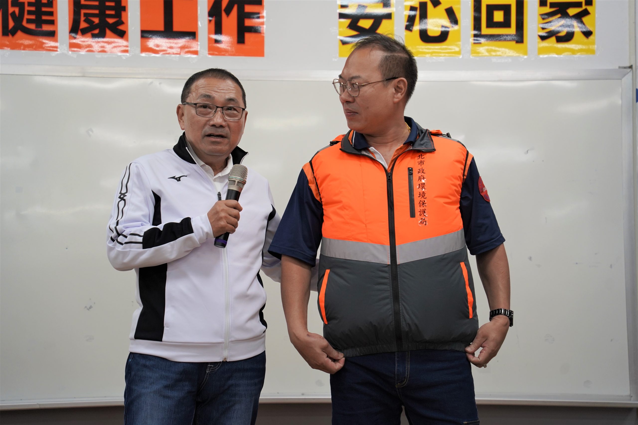 新北清潔隊員健康、安全雙升級 116年健檢改每年一次 全國首創配發風扇衣 新北清潔隊員健康、安全雙升級 116年健檢改每年一次 全國首創配發風扇衣