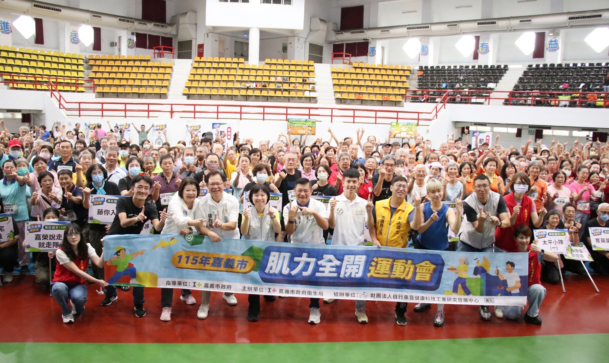 平均71.4歲照樣拚！嘉市300銀髮勇士不畏風雨　「肌力全開」展現不老戰力