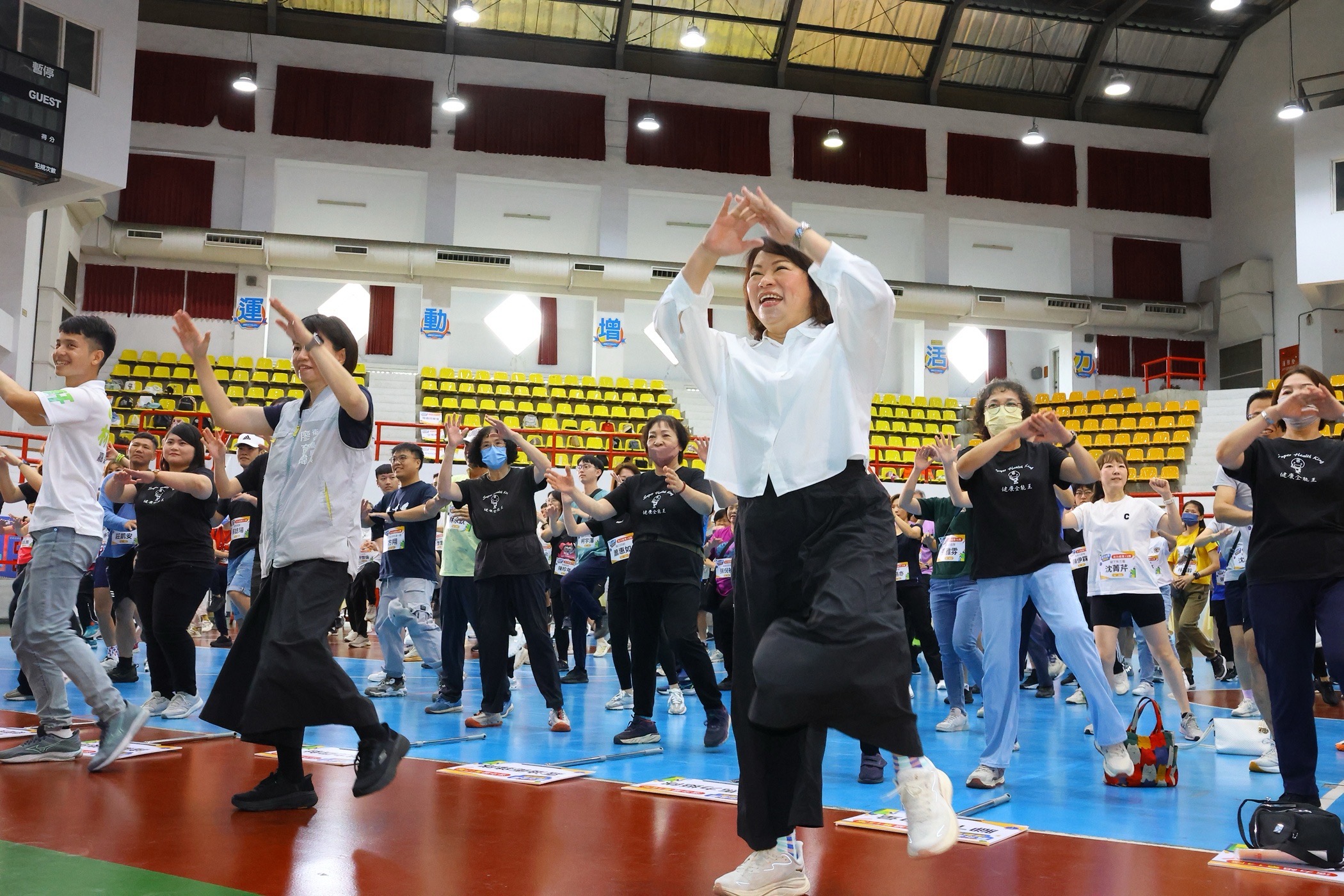 嘉義市肌力全開運動會熱力登場　黃敏惠帶頭動起來