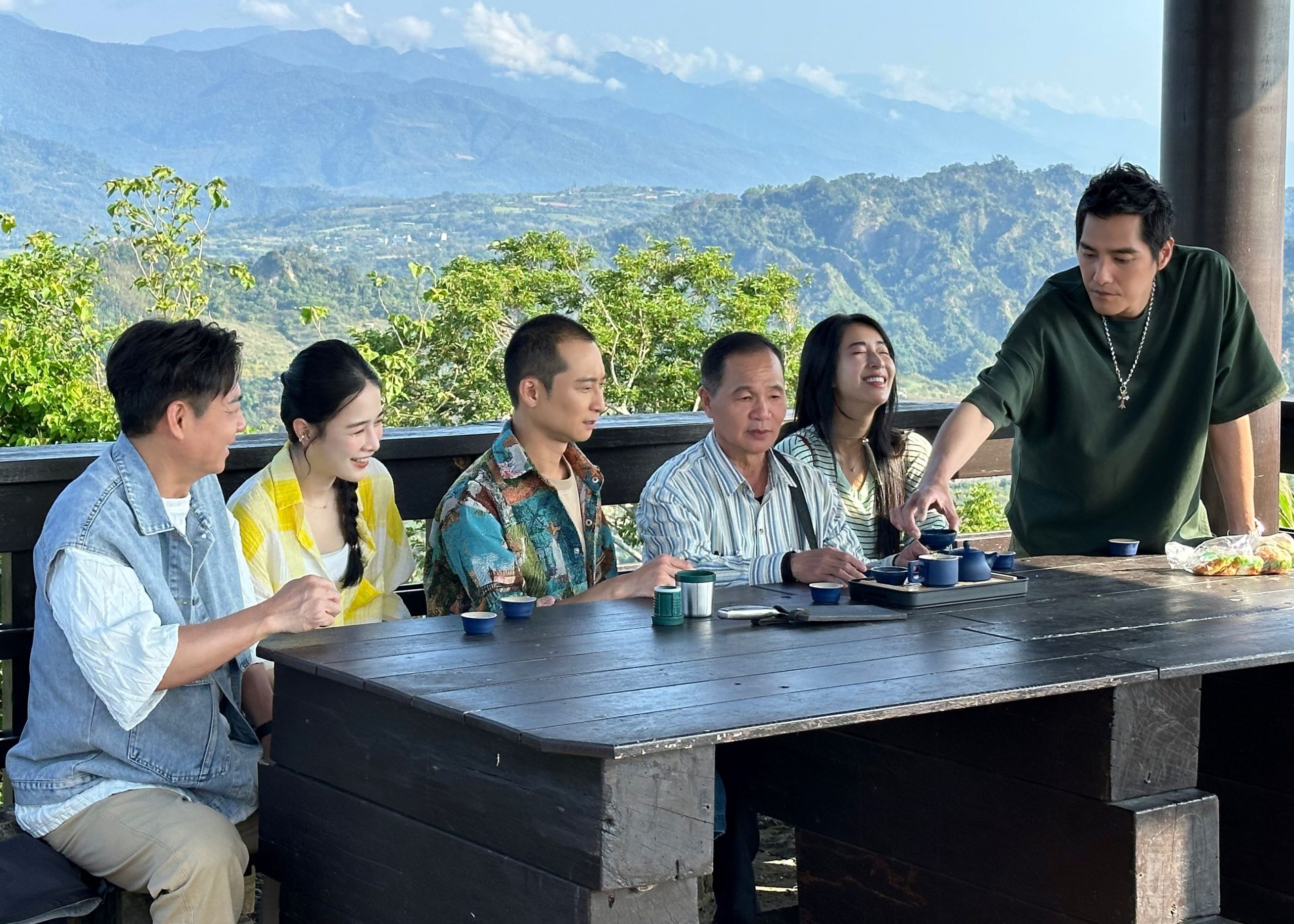 《請世界吃桌》紐約辦桌先到台東魔鬼特訓 安排登山到山頂喝茶 《請世界吃桌》紐約辦桌先到台東魔鬼特訓 安排登山到山頂喝茶