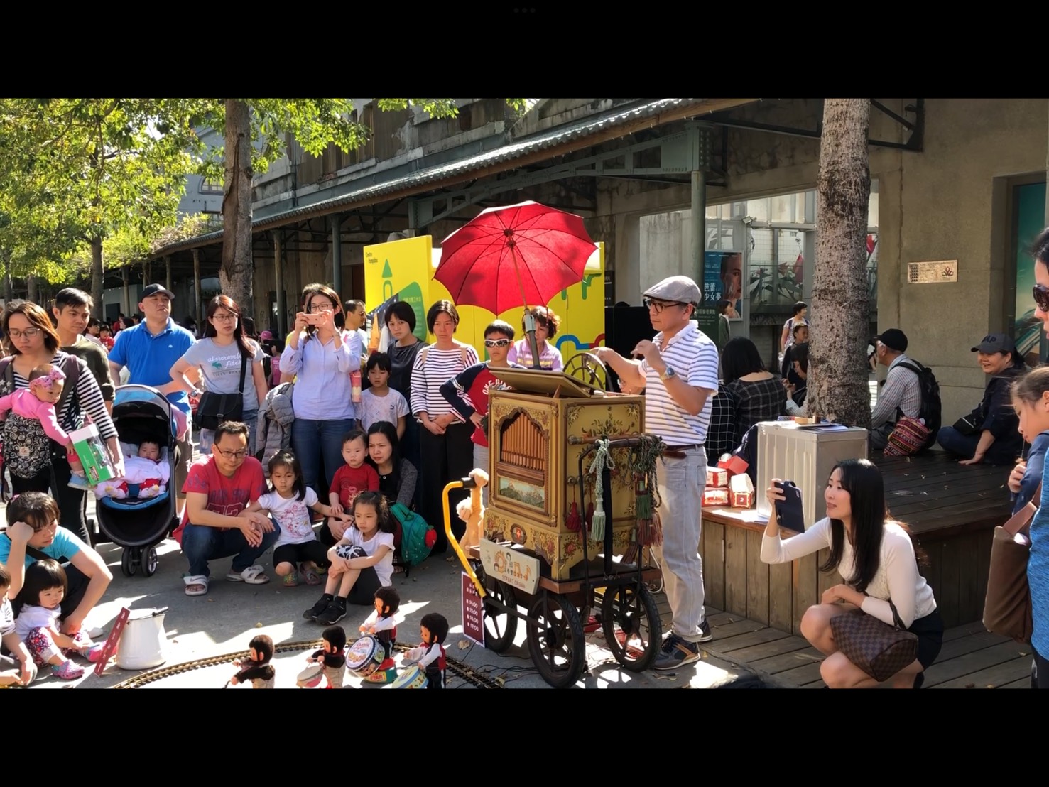 手搖管風琴飄進龍潭！Bill曾熯明打造街頭馬戲音樂盒 9月5日龍潭分館免費登場　親子近距離聆賞歐洲古老樂器