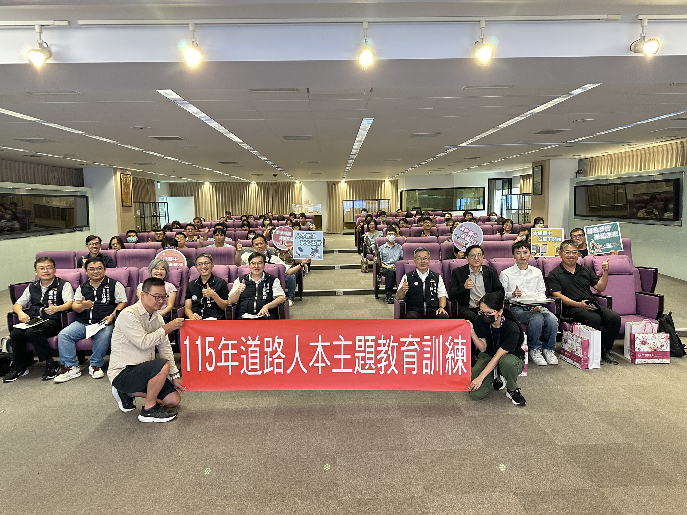 讓道路建設更貼近行人需求! 中市建設局邀產學界專家強化人本交通 讓道路建設更貼近行人需求! 中市建設局邀產學界專家強化人本交通