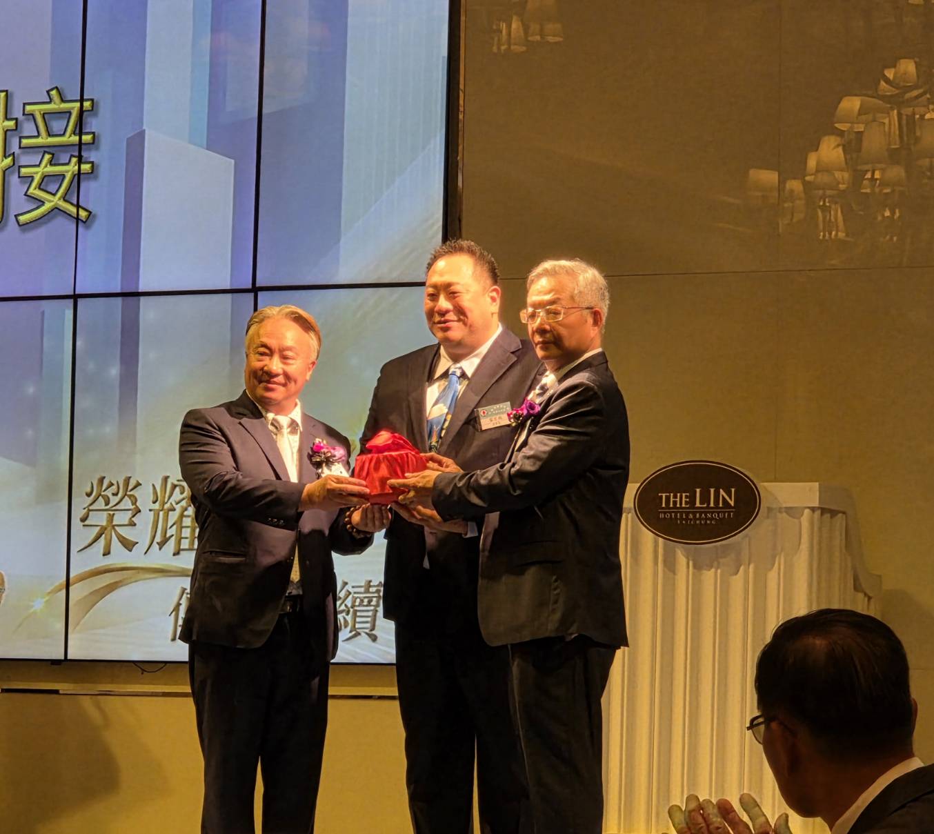 工商建研會中區聯誼會會長交接　中市府：攜手企業提升城市競爭力