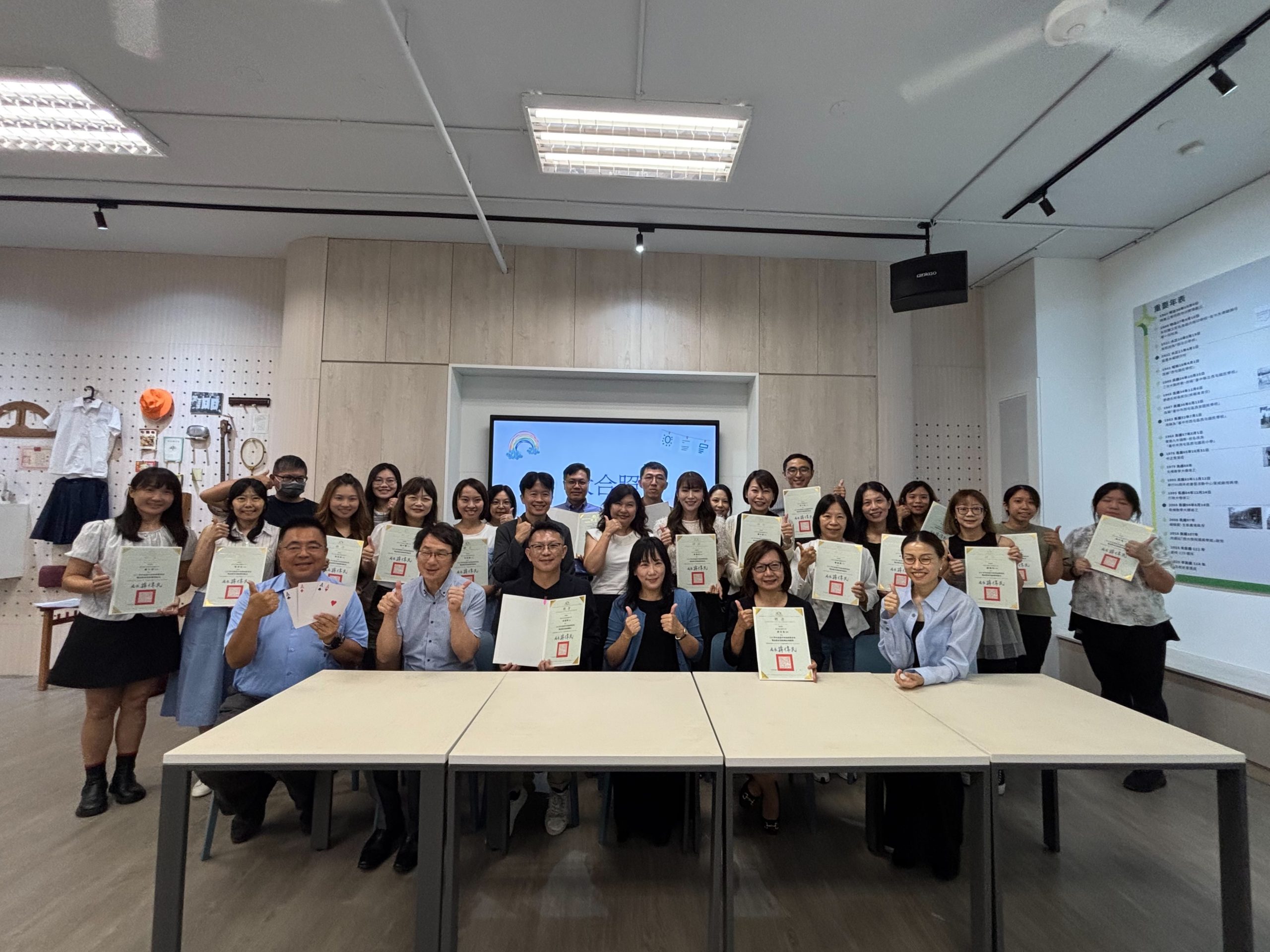 中市 31 位雙語領航員授證 持續深耕雙語教育邁向精進 中市 31 位雙語領航員授證 持續深耕雙語教育邁向精進