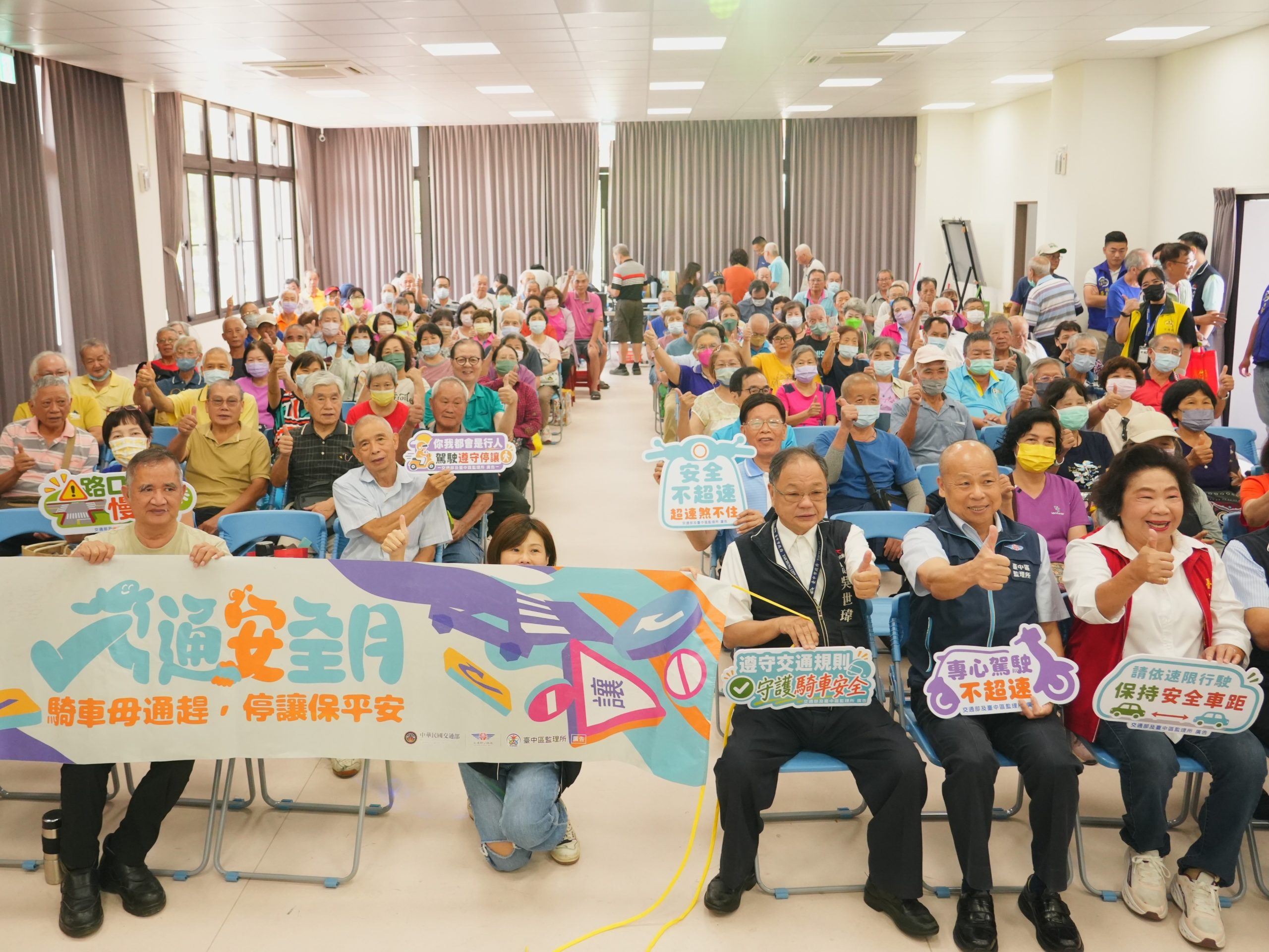 高齡換照免奔波！ 中市府串聯監理服務進鄰里　講習、換照一站完成