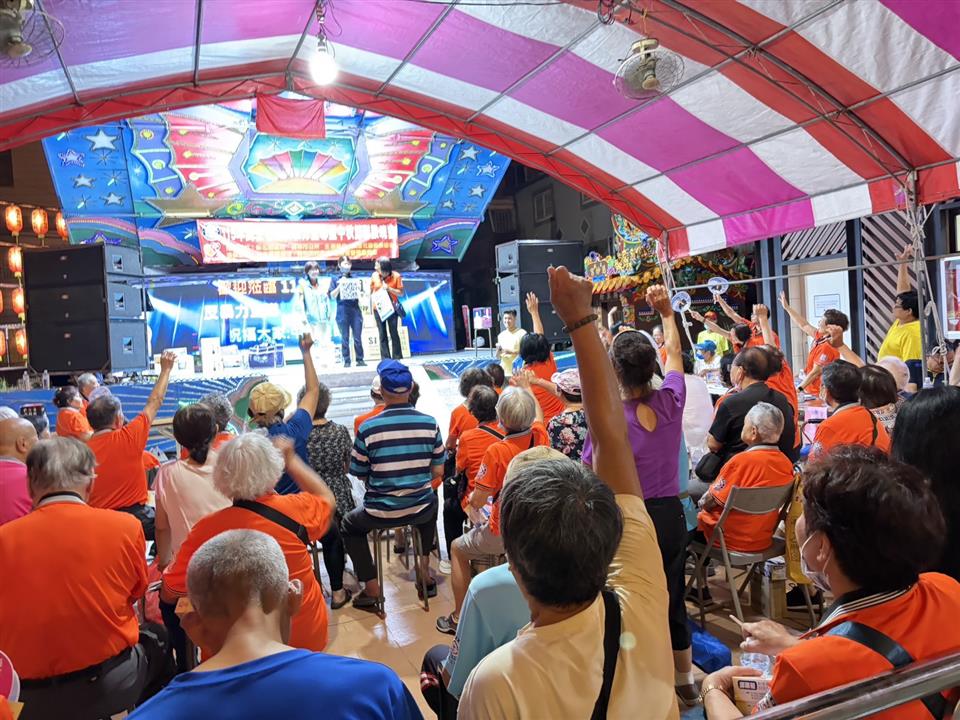 中秋不只烤肉賞月! 萬年所陪民生社區一起「識詐保平安」 中秋不只烤肉賞月! 萬年所陪民生社區一起「識詐保平安」