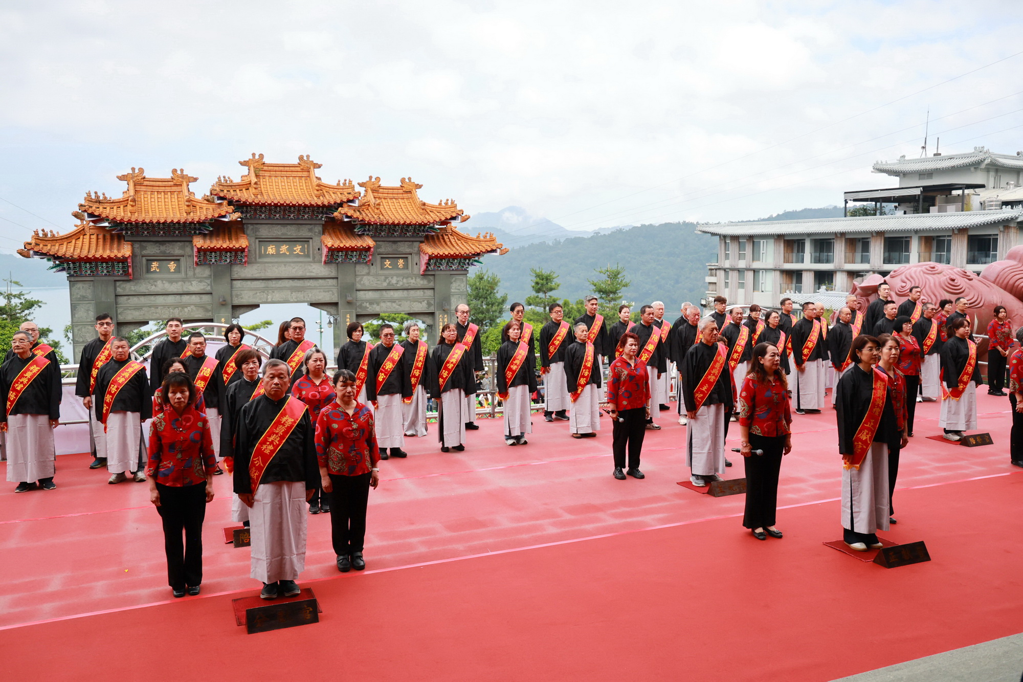 日月潭文武廟祭孔大典隆重登場 許縣長循古禮祭孔並見證公益捐贈