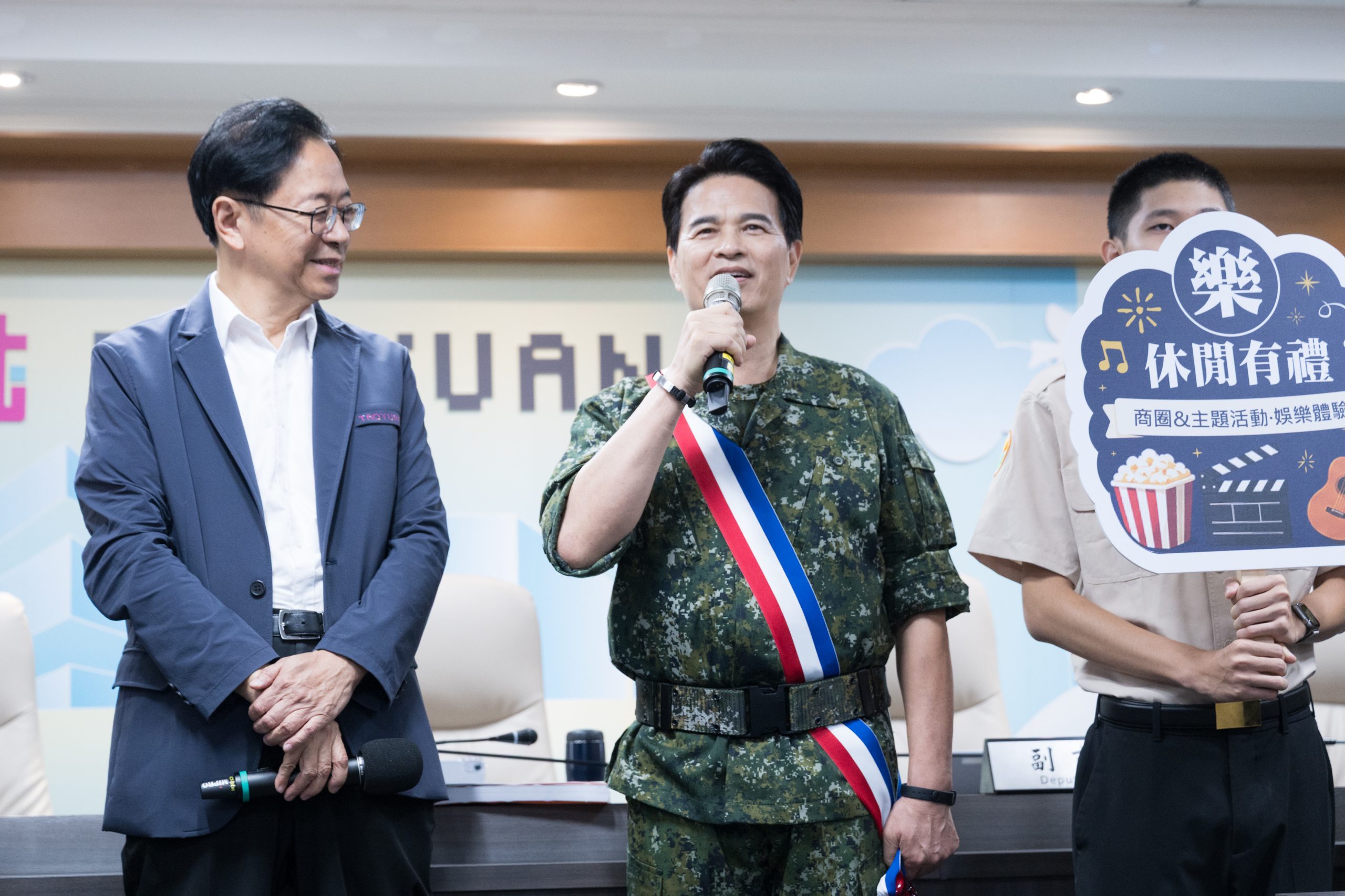 桃園喜迎軍人節敬軍推六大優惠兩個月  張善政攜手「班長」李興文行銷