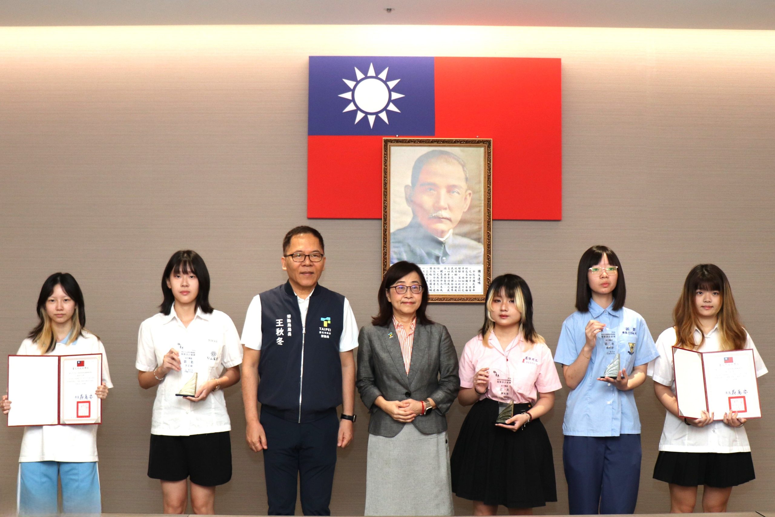 青年設計力助陣! 北市「神之摩手」視覺競賽頒獎 創意點亮視障按摩