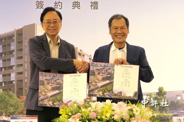 張善政秀政績！桃園首件捷運土地開發案簽約