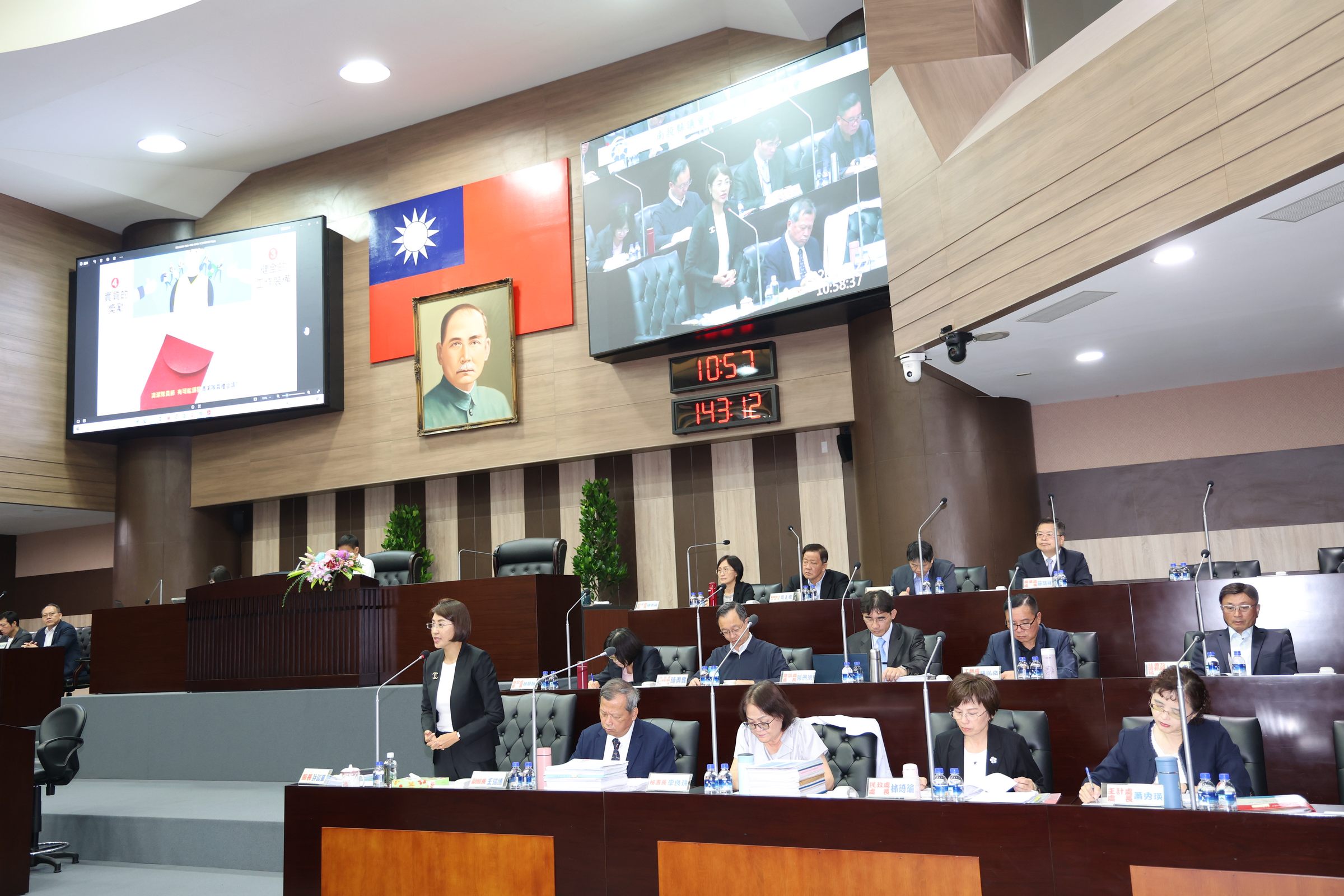 慰勞清潔隊員辛苦 許縣長:明年起加發實質獎勵金 慰勞清潔隊員辛苦 許縣長:明年起加發實質獎勵金