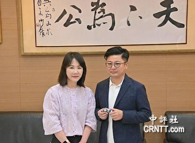 宴客疑涉賄　謝典霖及父母住家遭搜當庭逮捕